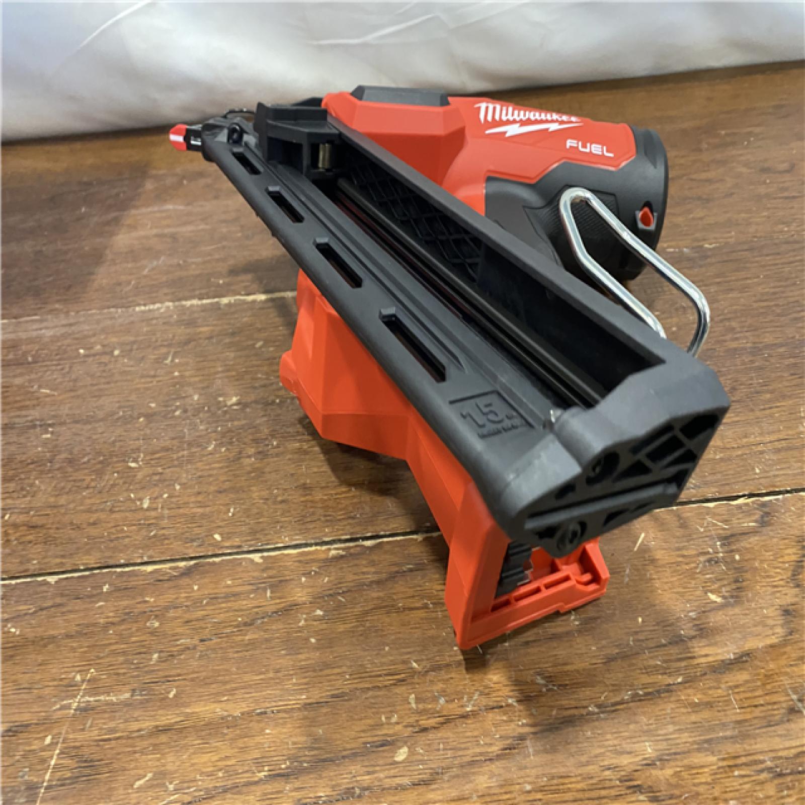 AS-IS Milwaukee 2839-20 M18 FUEL 15 Ga. 18 Volt Brushless Angled Finish Nailer