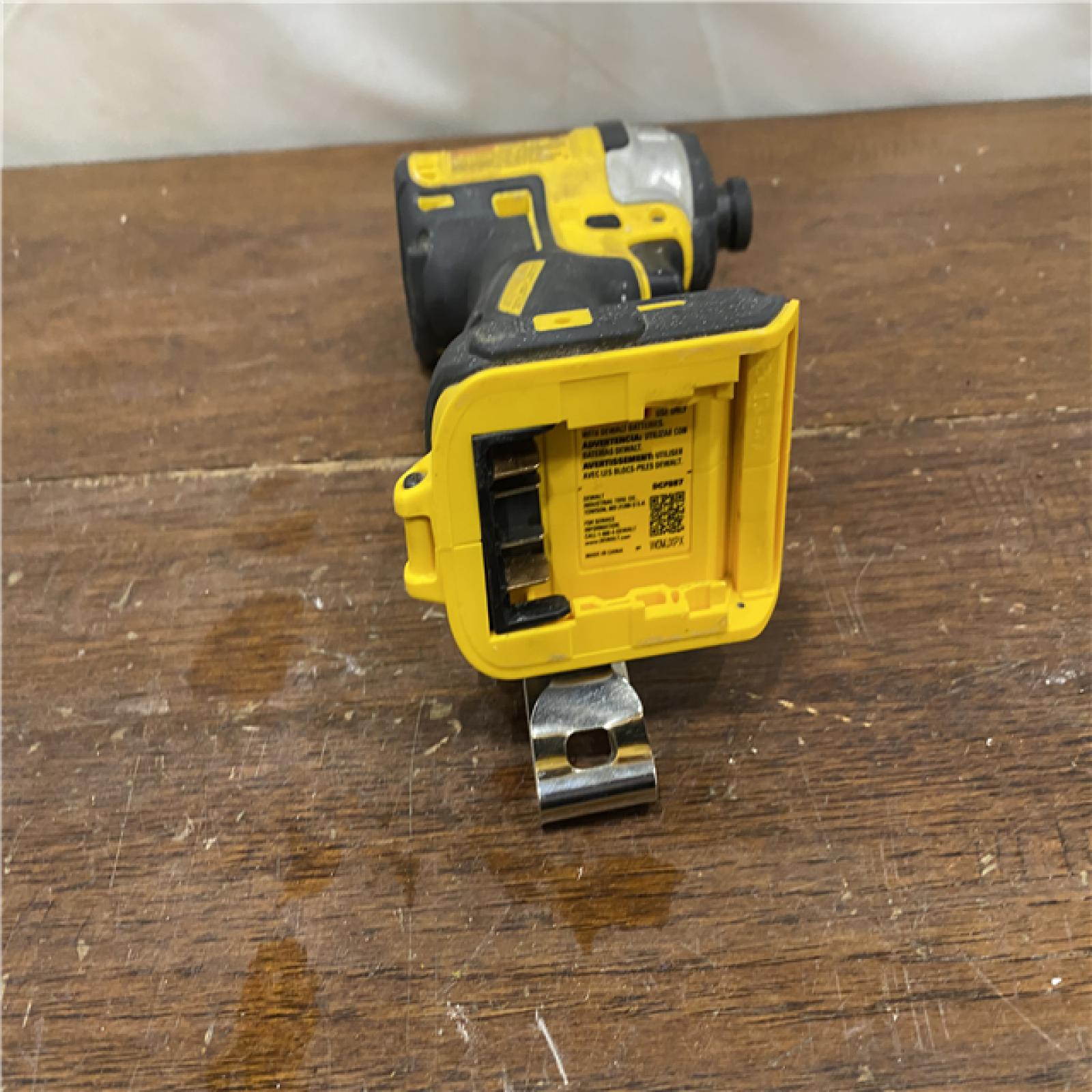 AS-IS DEWALT ATOMIC 20V MAX* Brushless Cordless Compact 1/4 in. Impact Driver Kit