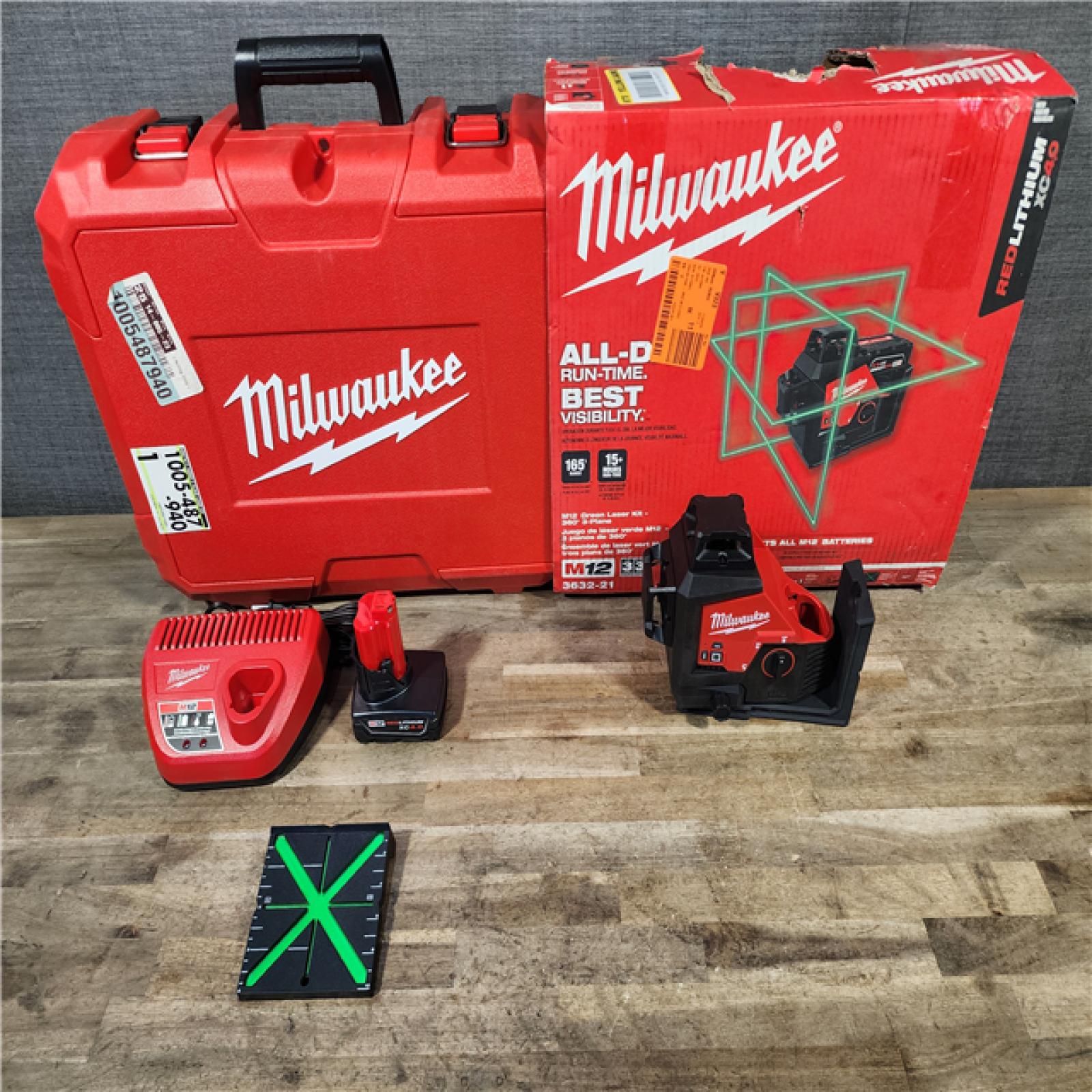 HOUSTON LOCATION - AS-IS Milwaukee-3632-21 M12 Green Beam Laser 360° 3-Plane Kit