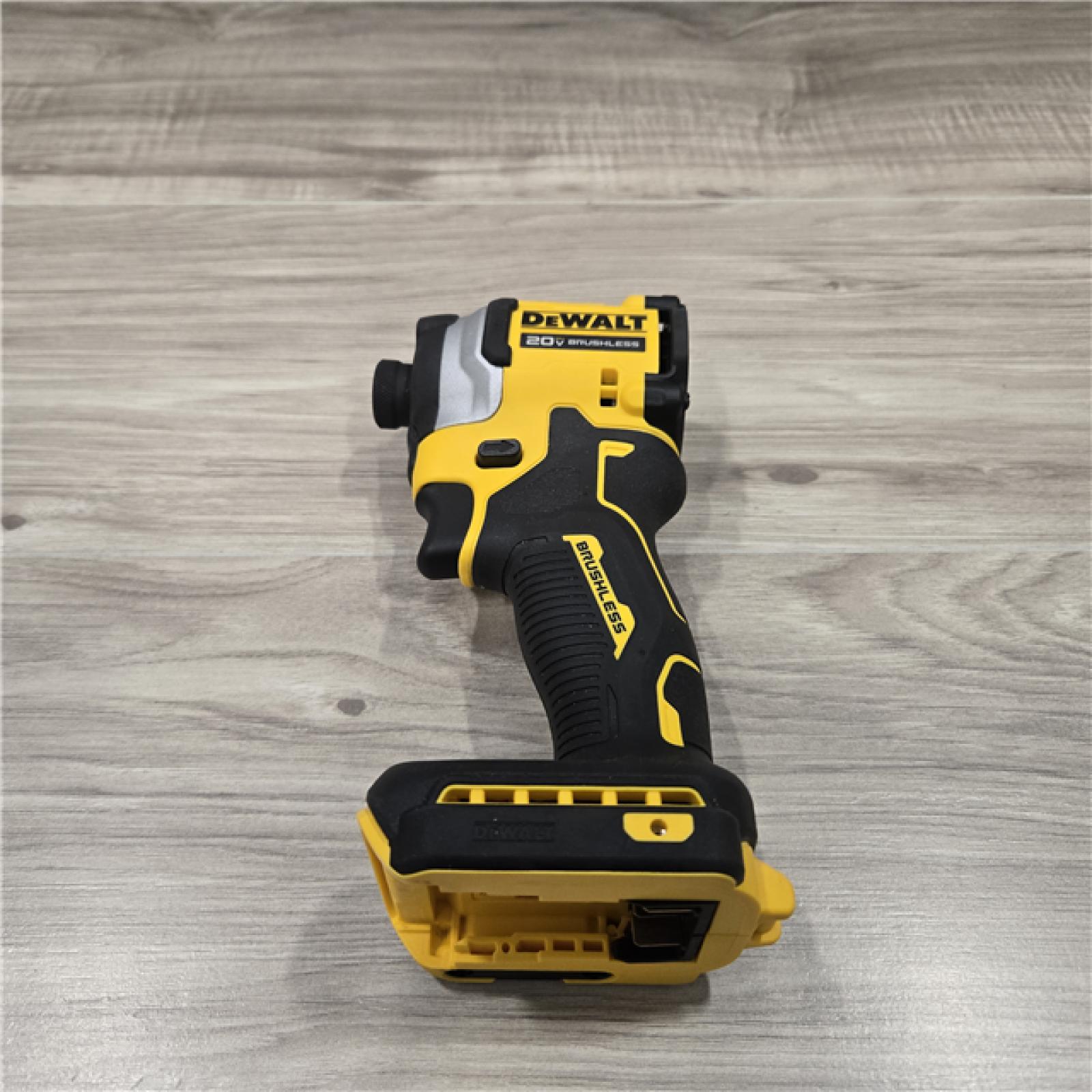 LIKE NEW! - DeWalt 20V Impact Driver Kit - DCF850P1