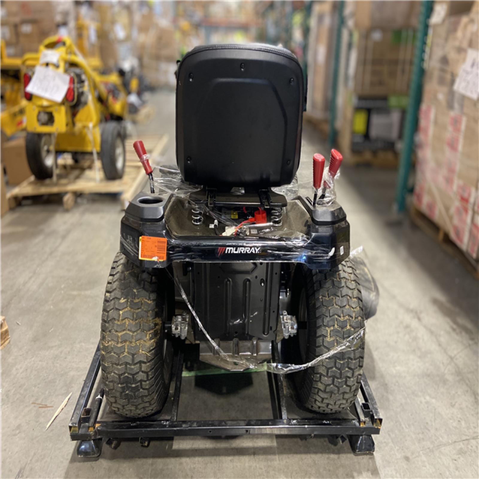 DALLAS LOCATION - Murray MT100 42 in. 13.5 HP 500cc E1350 Series Briggs and Stratton Engine 6-Speed Manual Gas Riding Lawn Tractor Mower