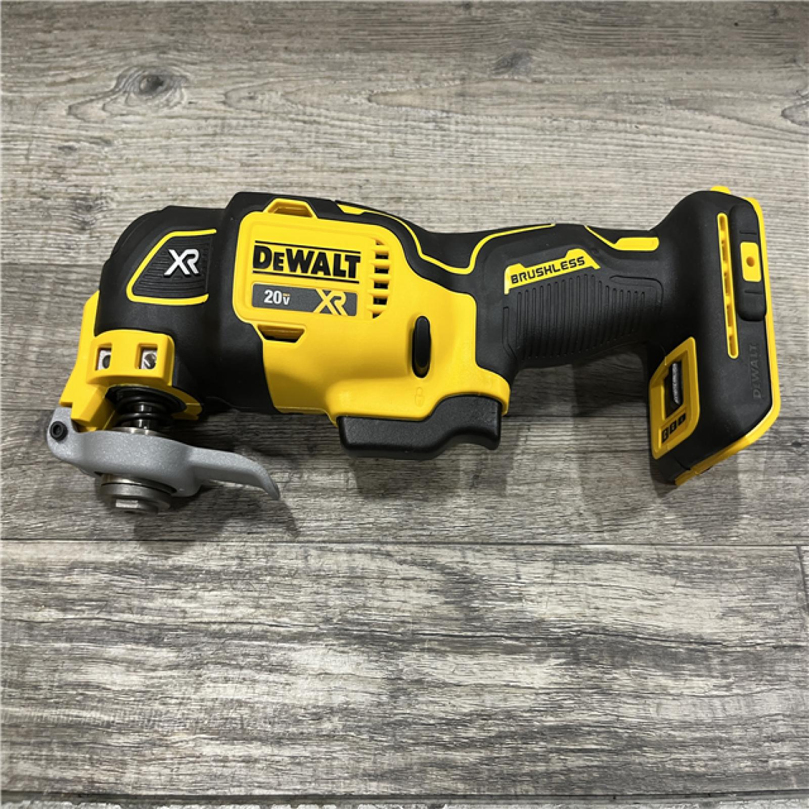AS-IS DEWALT 20V MAX Lithium-Ion Cordless Oscillating Tool Kit