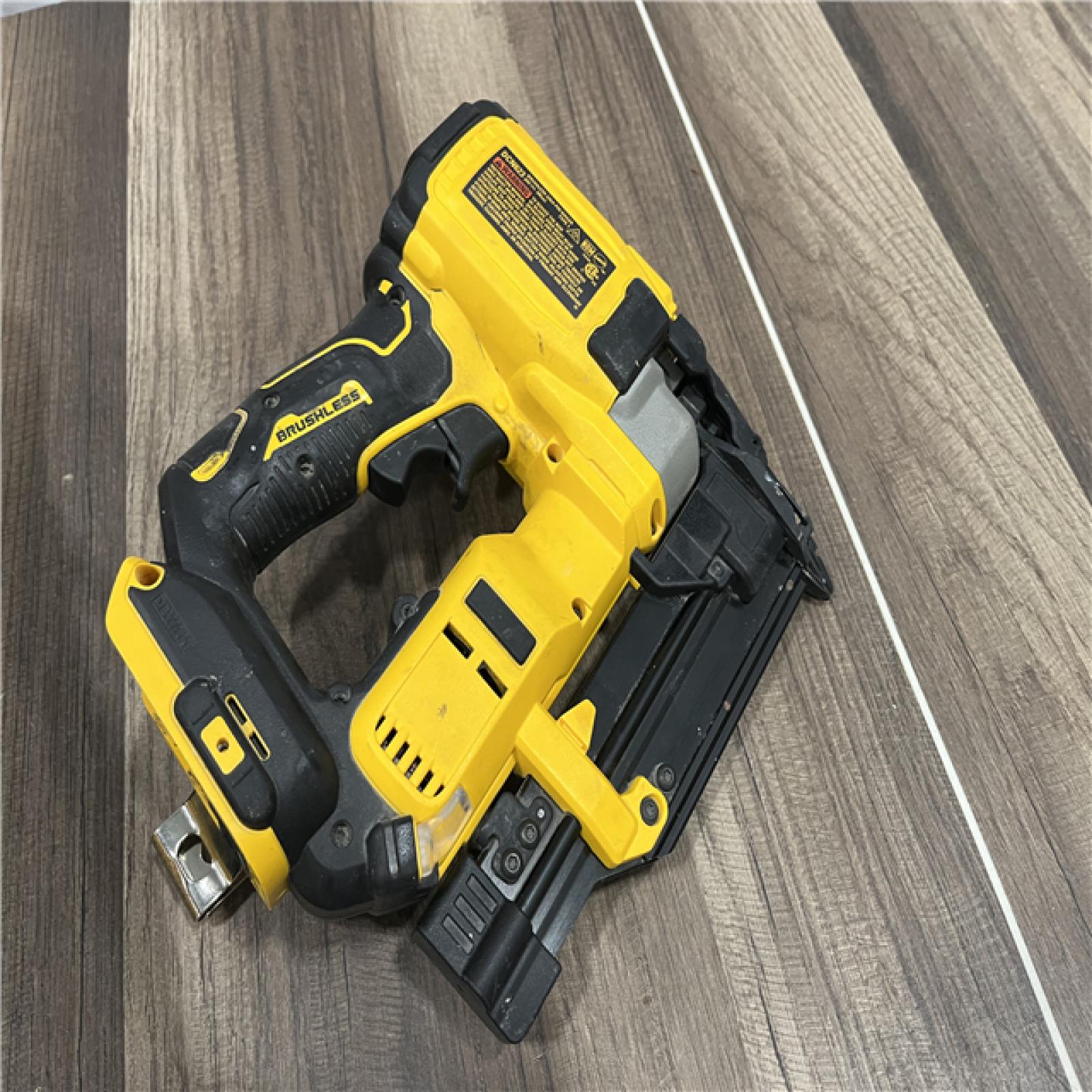 AS-IS DEWALT ATOMIC 20V MAX Lithium Ion Cordless 23 Gauge Pin Nailer Kit with 3.0Ah Battery and Charger