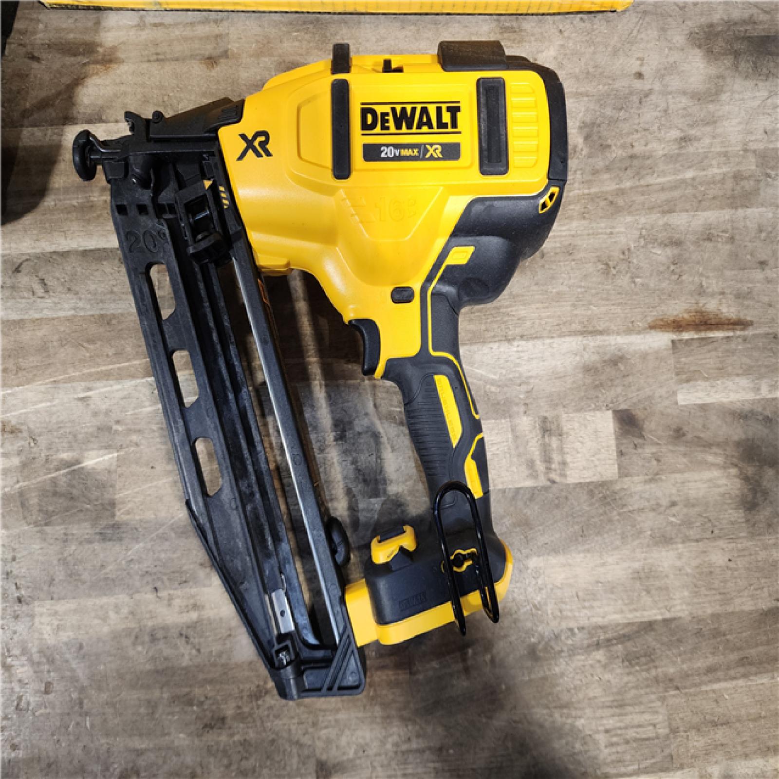 HOUSTON LOCATION - AS-IS DeWalt 20V 16 Gauge Cordless Angled Finish Nailer Kit W/ 2Ah Battery