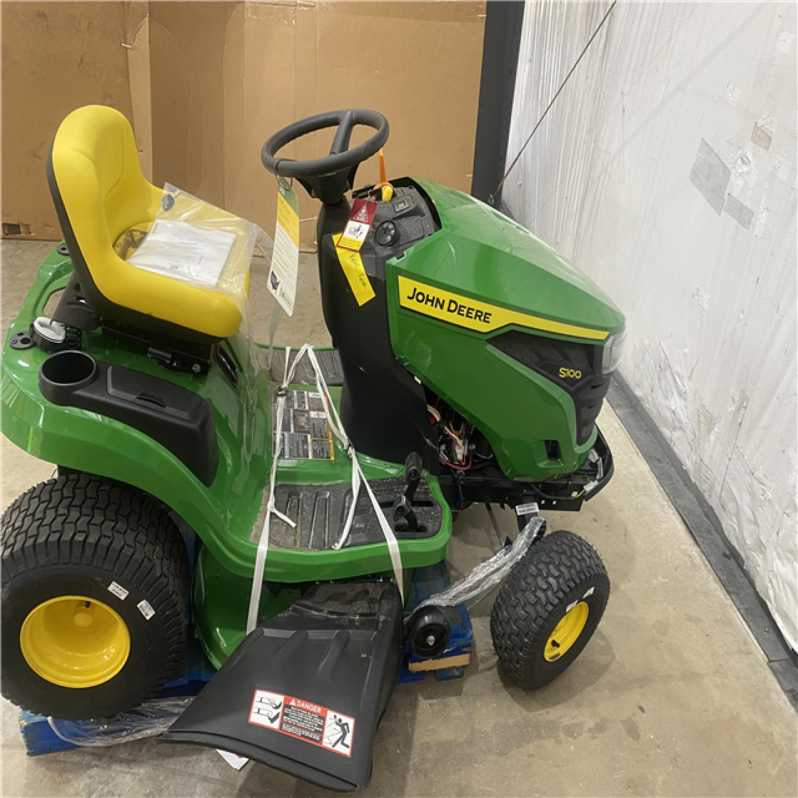 Houston Location - AS-IS Outdoor Power Equipment JOHN DEERE S100 42 INCH SIT DOWN MOWER