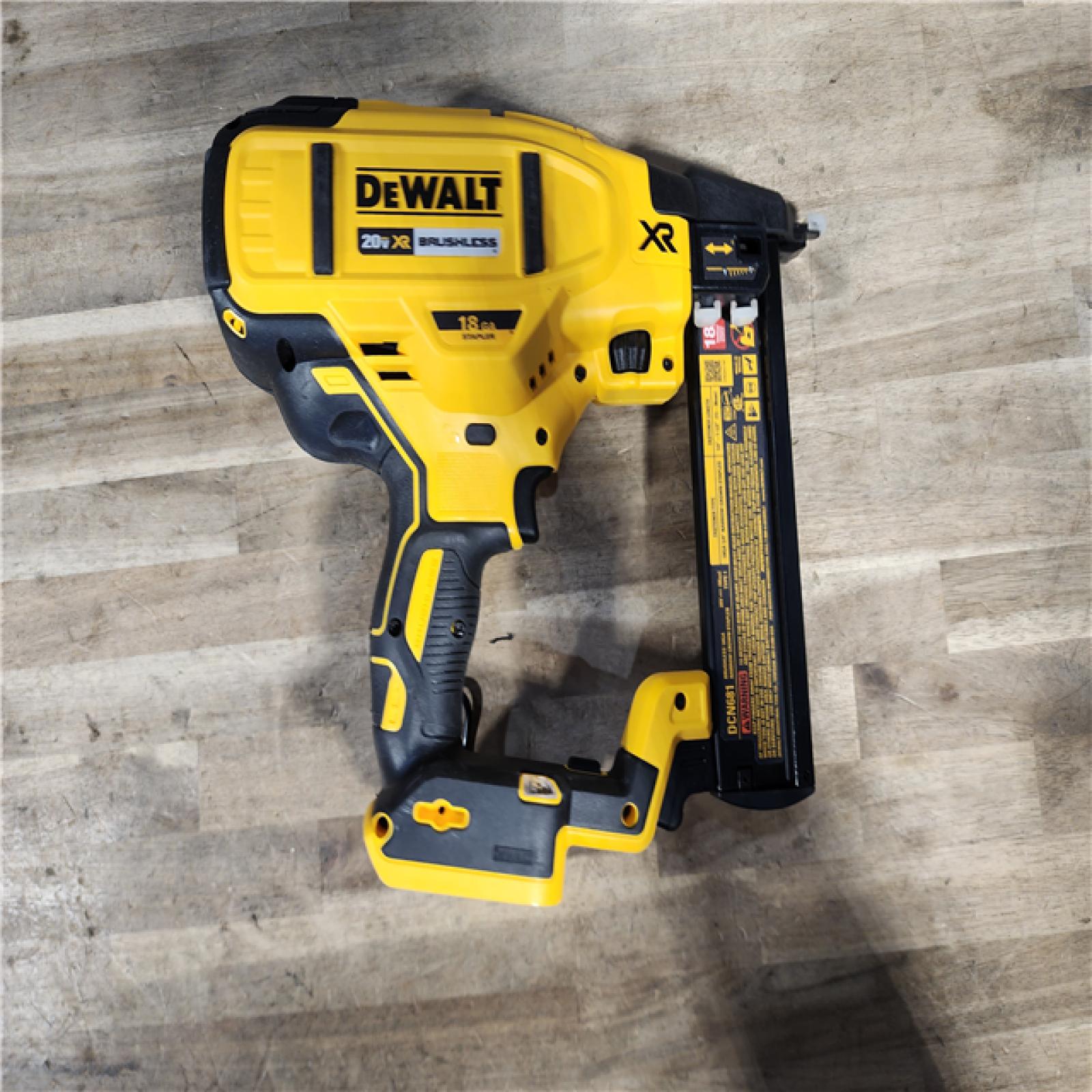 HOUSTON LOCATION - AS-IS DeWALT DCN681D1 20-Volt MAX 18ga Cordless Brushless Narrow Crown Stapler Kit w/ BATTERY & CHARGER