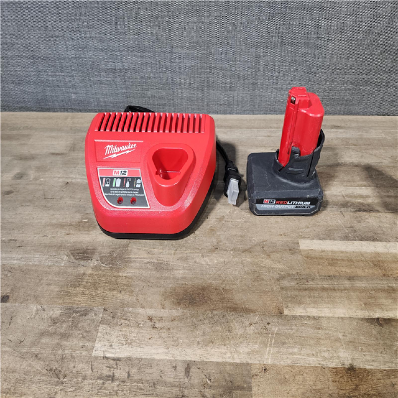 HOUSTON LOCATION - AS-IS Milwaukee-3632-21 M12 Green Beam Laser 360° 3-Plane Kit