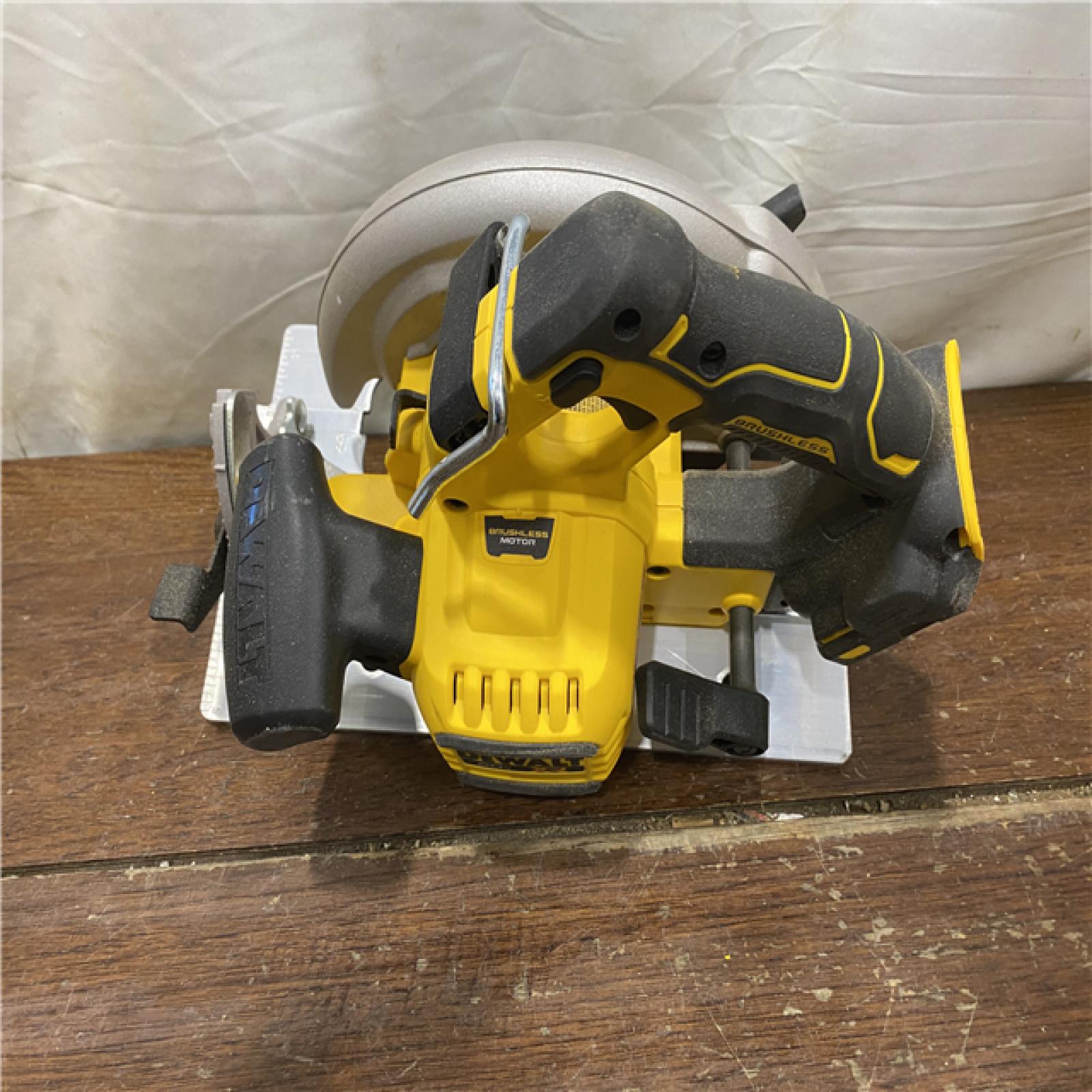 AS-IS DEWALT 20-Volt MAX 7-1/4 in. Cordless Circular Saw (Tool Only)