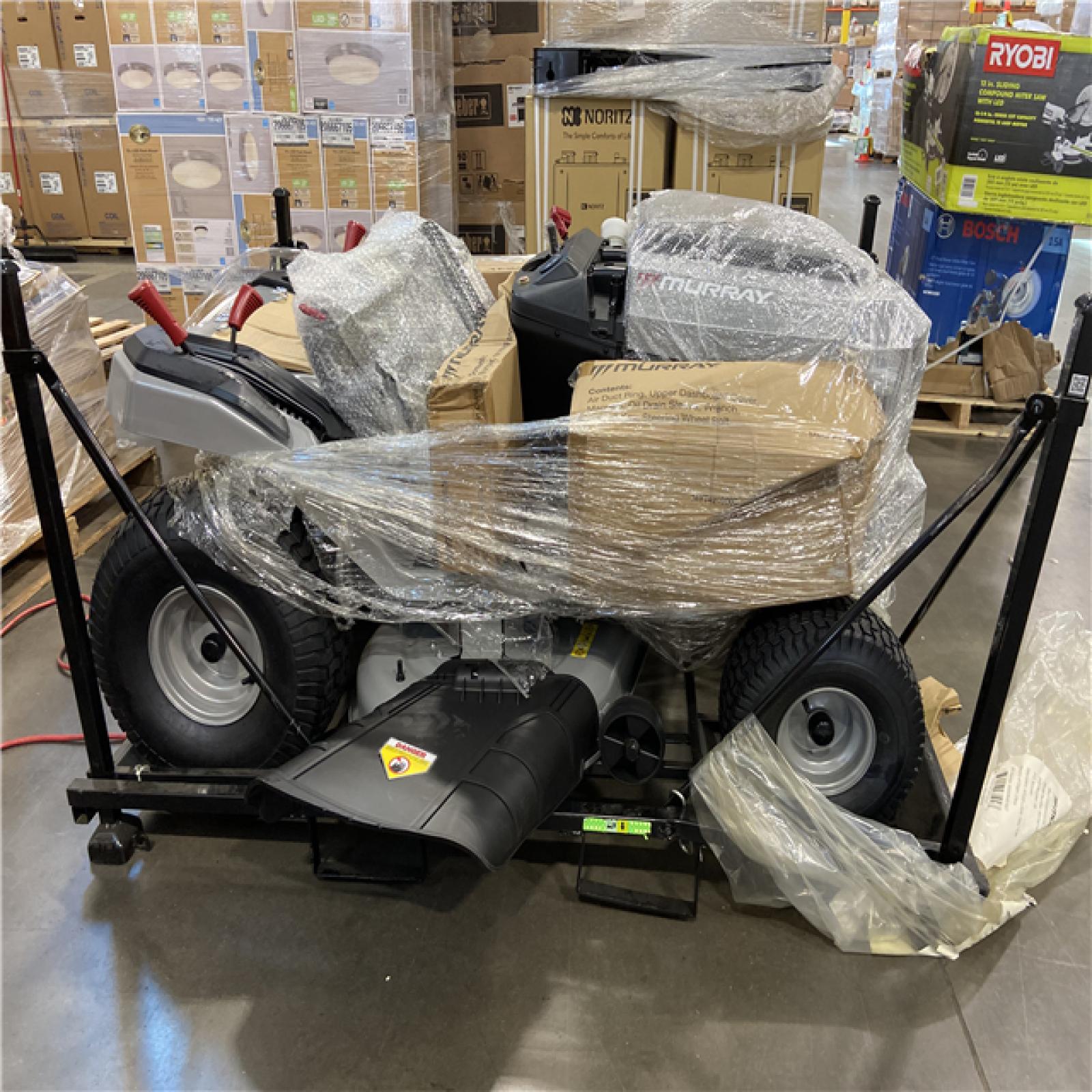 DALLAS LOCATION - Murray MT200 42 in. 19.0 HP 540cc EX1900 Series Briggs and Stratton Engine Automatic Gas Riding Lawn Tractor Mower