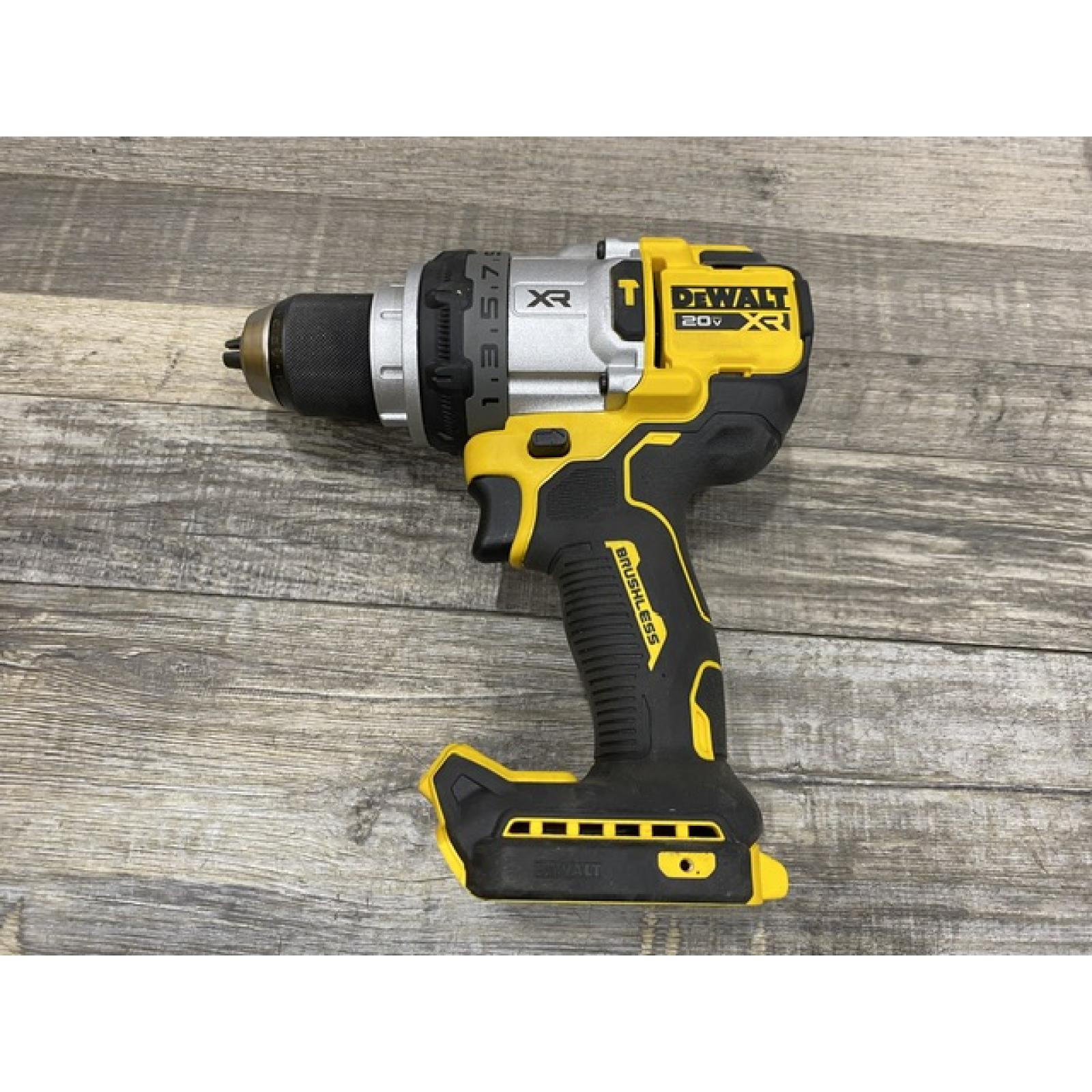 AS-IS DEWALT Atomic 20V Max Lithium-Ion Brushless Cordless Compact 1/4 in. Impact Driver Kit