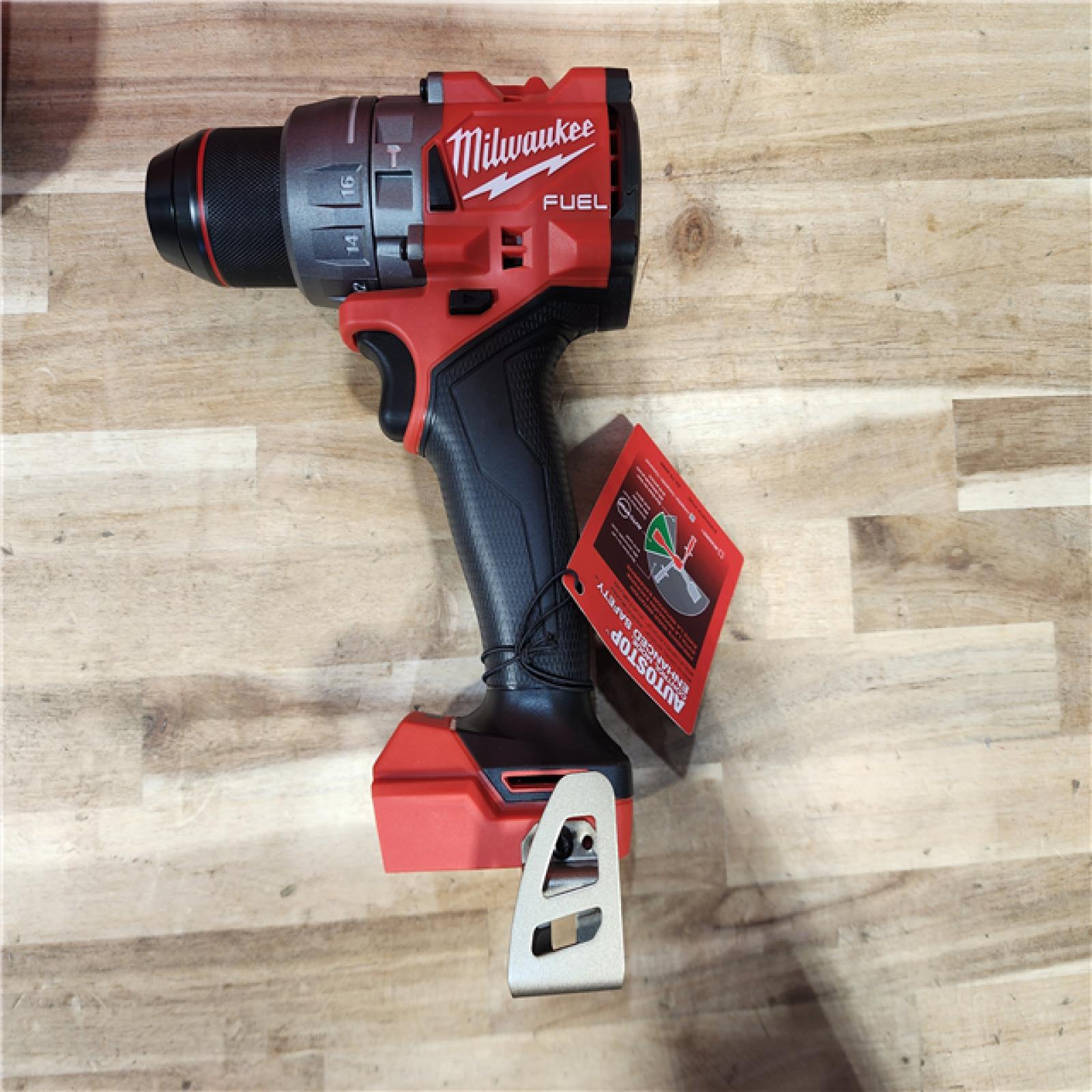 HOUSTON LOCATION - AS-IS (APPEARS LIKE NEW) Milwaukee FUEL 18V Lithium-Ion Brushless Cordless 1/2 in. Hammer Drill Driver Kit