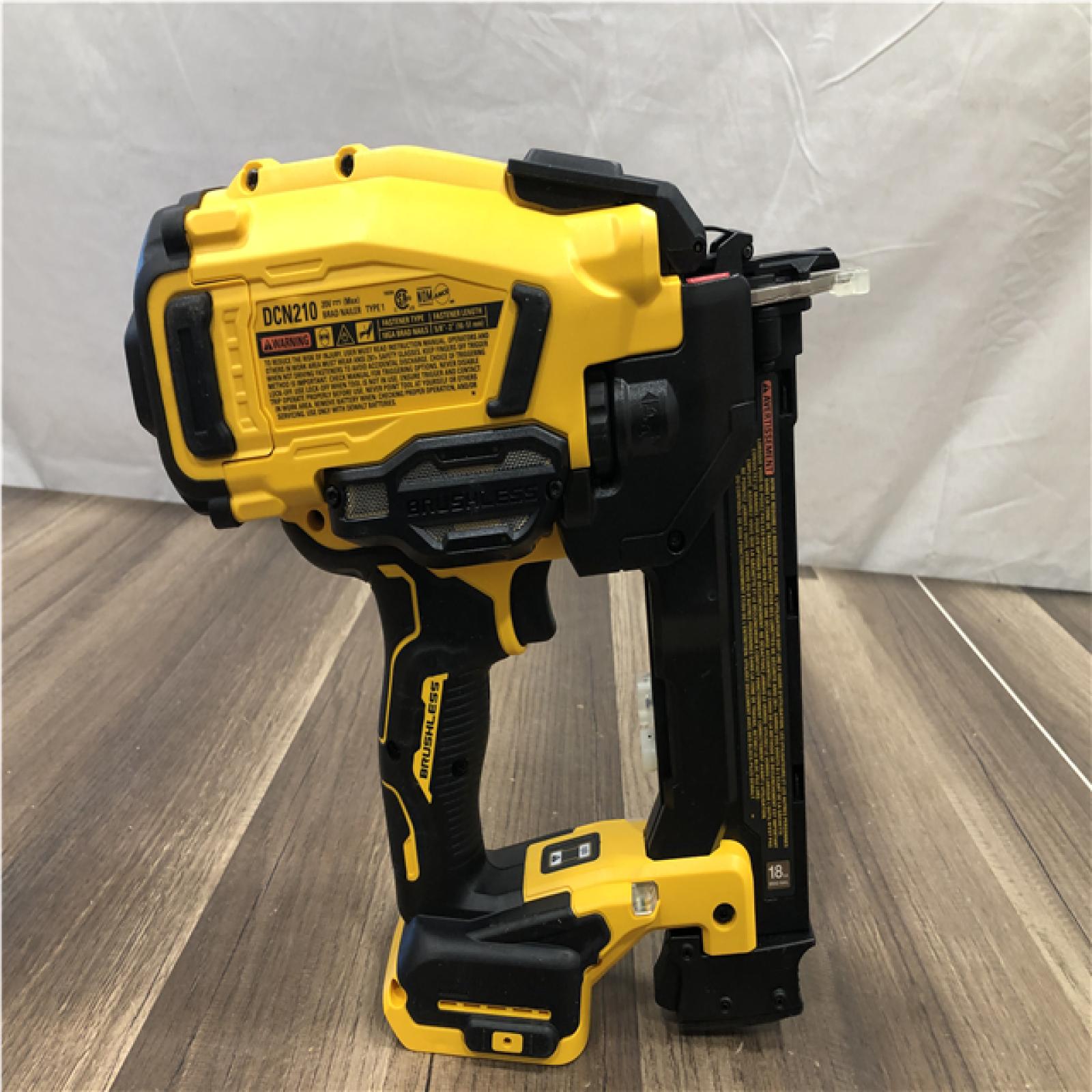 AS-S DEWALT 20V MAX XR 18 Gauge Cordless Brad Nailer (Tool Only)