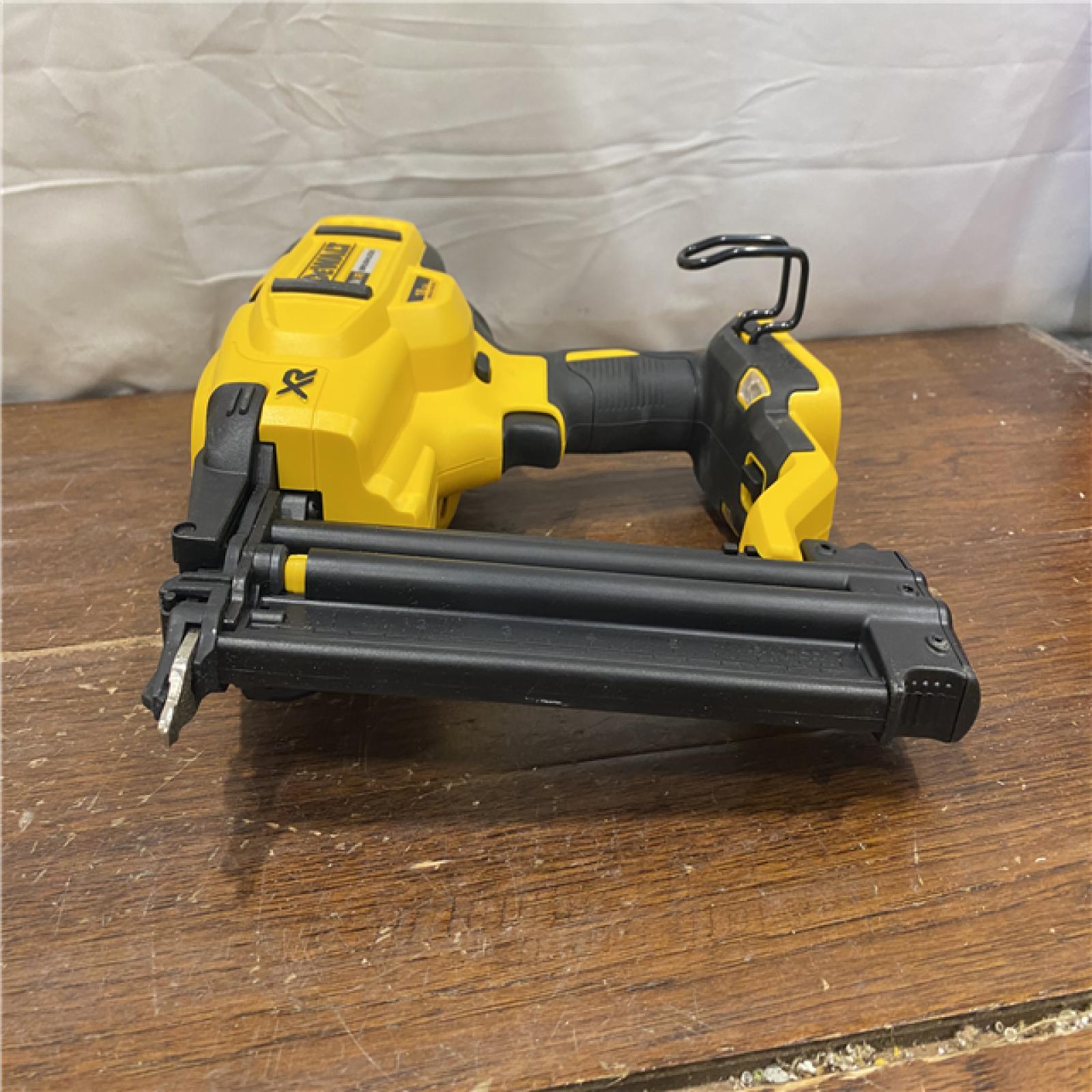 AS-IS DEWALT 20V MAX XR 18 Gauge Brad Nailer Kit