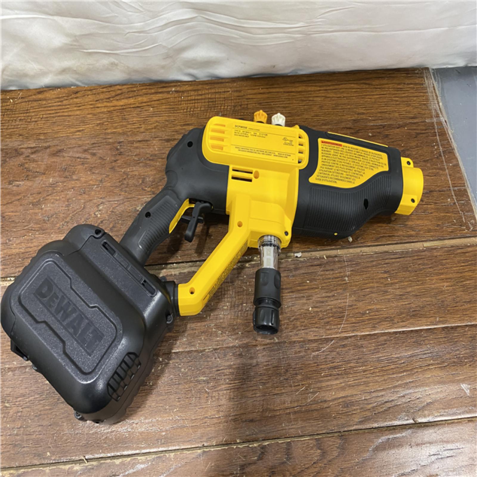 AS-IS Dewalt 20V 550 PSI  1 GPM Cordless Power Cleaner W/ 4 Nozzles Tool-Only DCPW550B