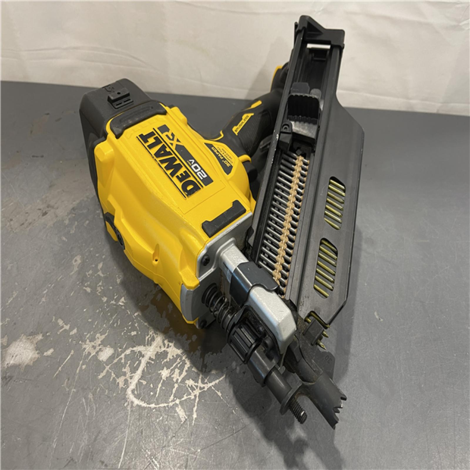 AS-IS - DEWALT 20-Volt 21° Cordless Framing Nailer