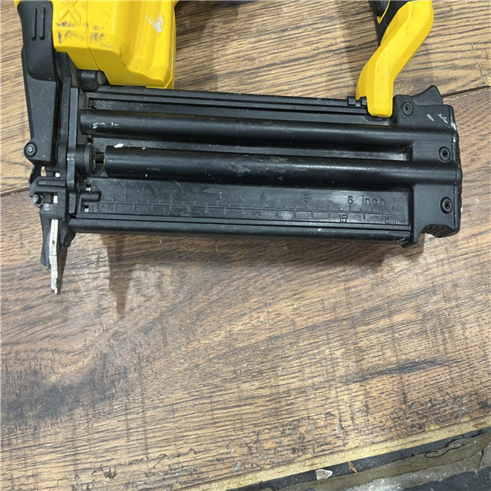 AS-IS DEWALT 20V MAX XR 18 Gauge Brad Nailer Kit