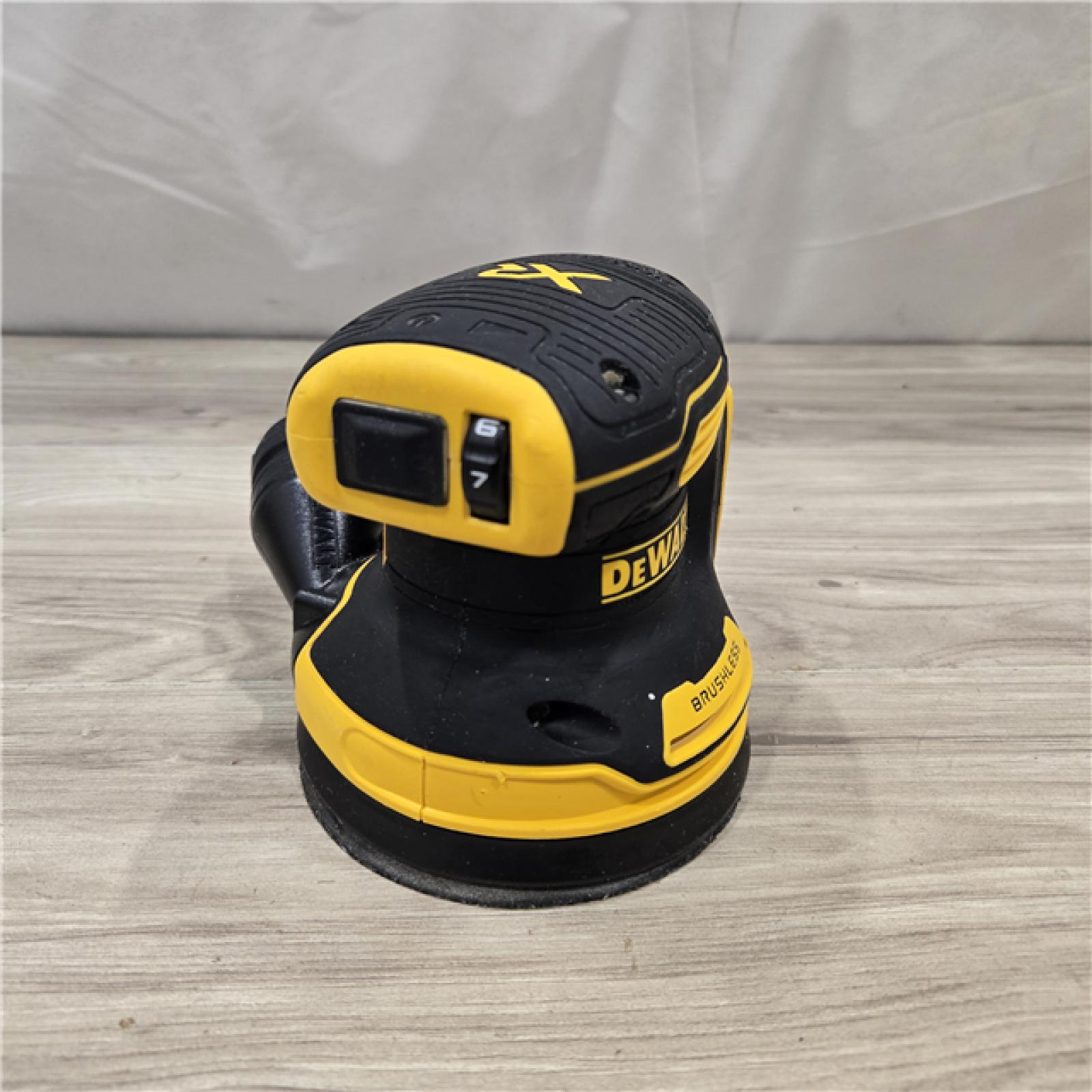 AS-IS DEWALT 20V MAX XR Cordless 5 in. Random Orbital Sander (Tool Only)