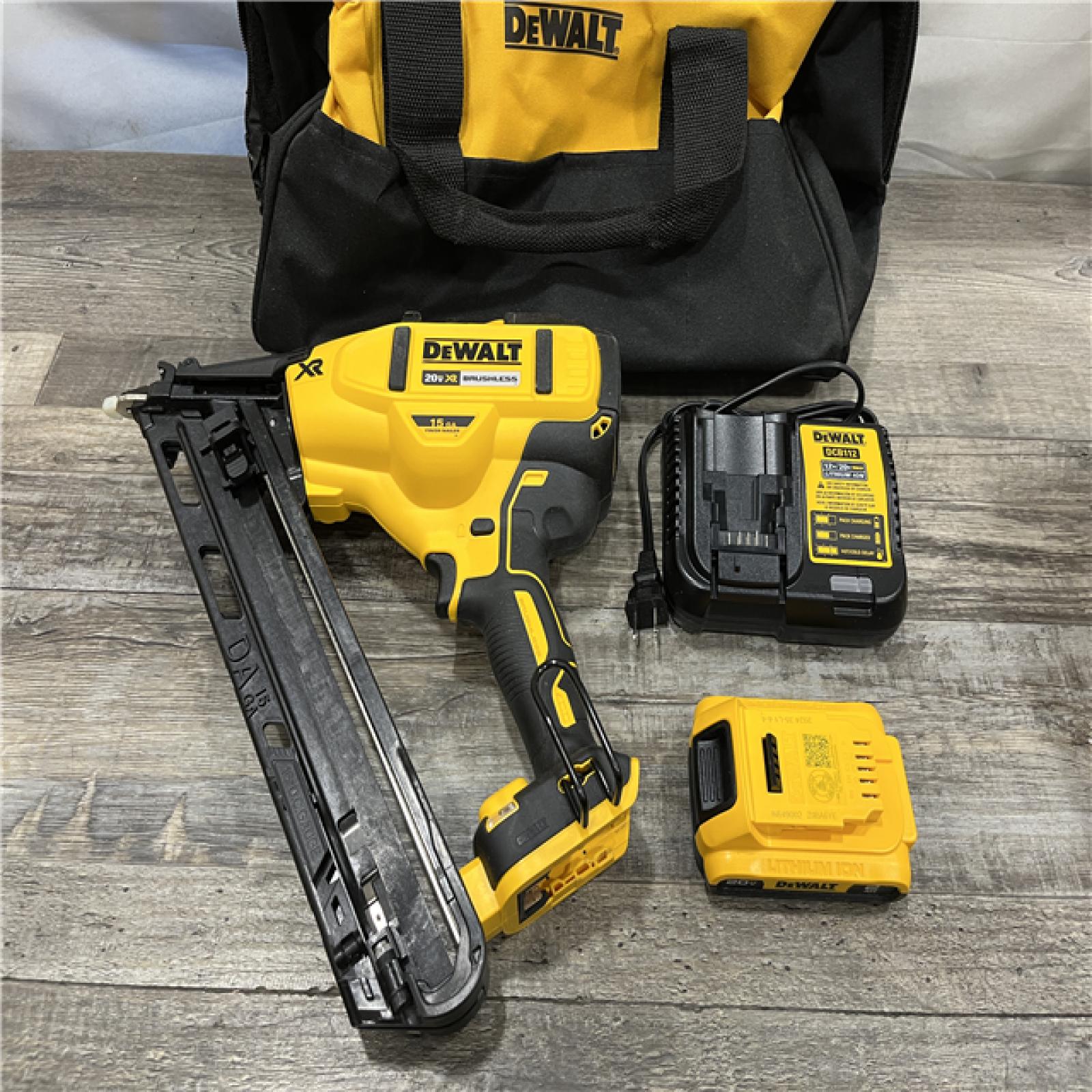 AS-IS DEWALT 20V MAX XR Lithium-Ion Cordless 2-1/2 in. 15-Gauge Finish Nailer Kit