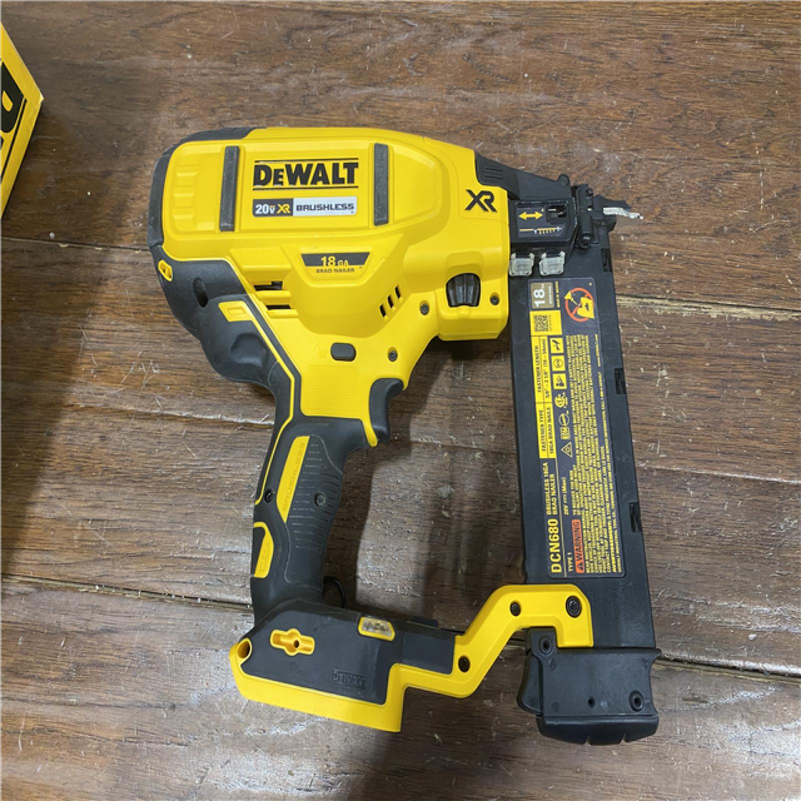 AS-IS DEWALT 20V MAX XR 18 Gauge Brad Nailer Kit
