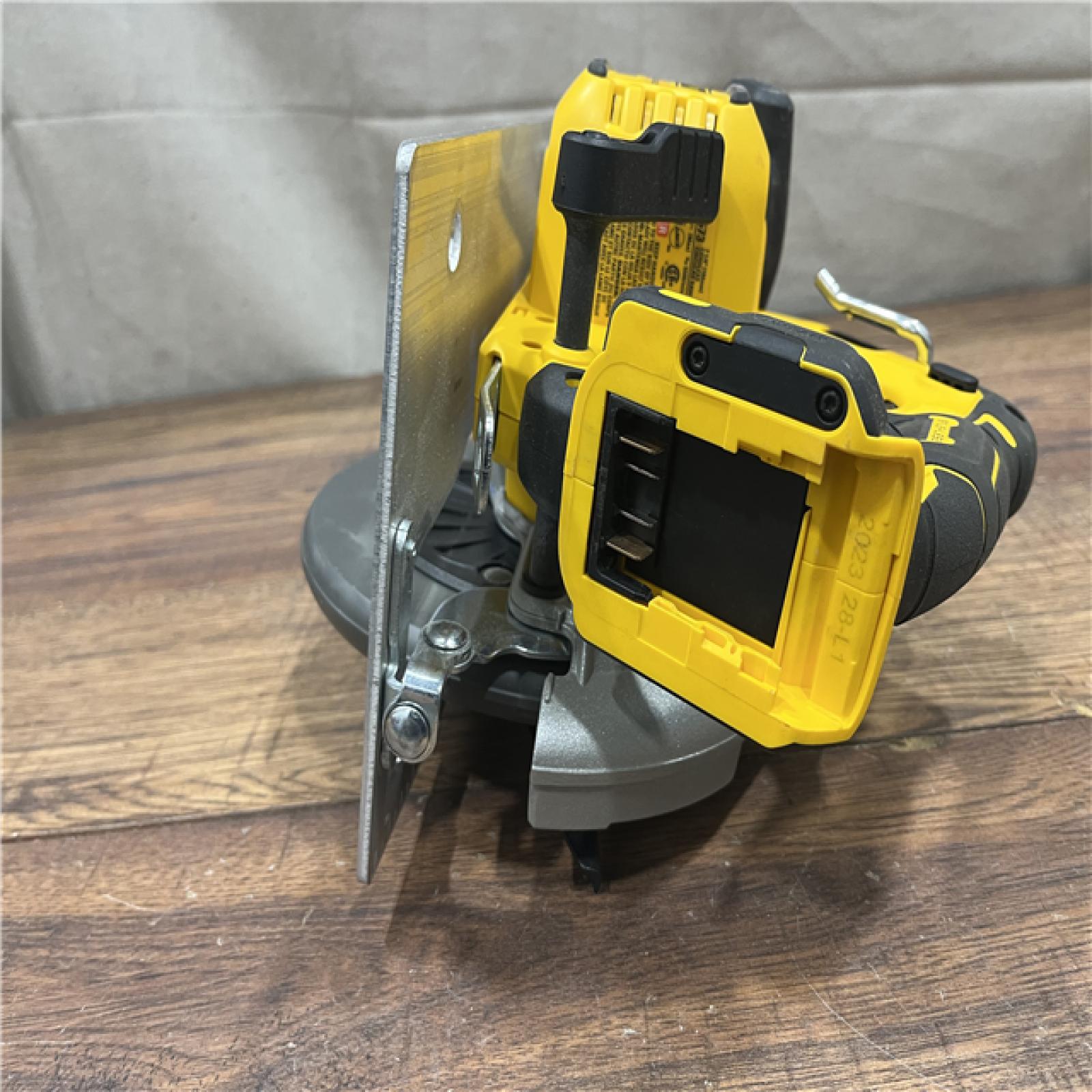 AS-IS DEWALT 20-Volt MAX 7-1/4 in. Cordless Circular Saw (Tool Only)