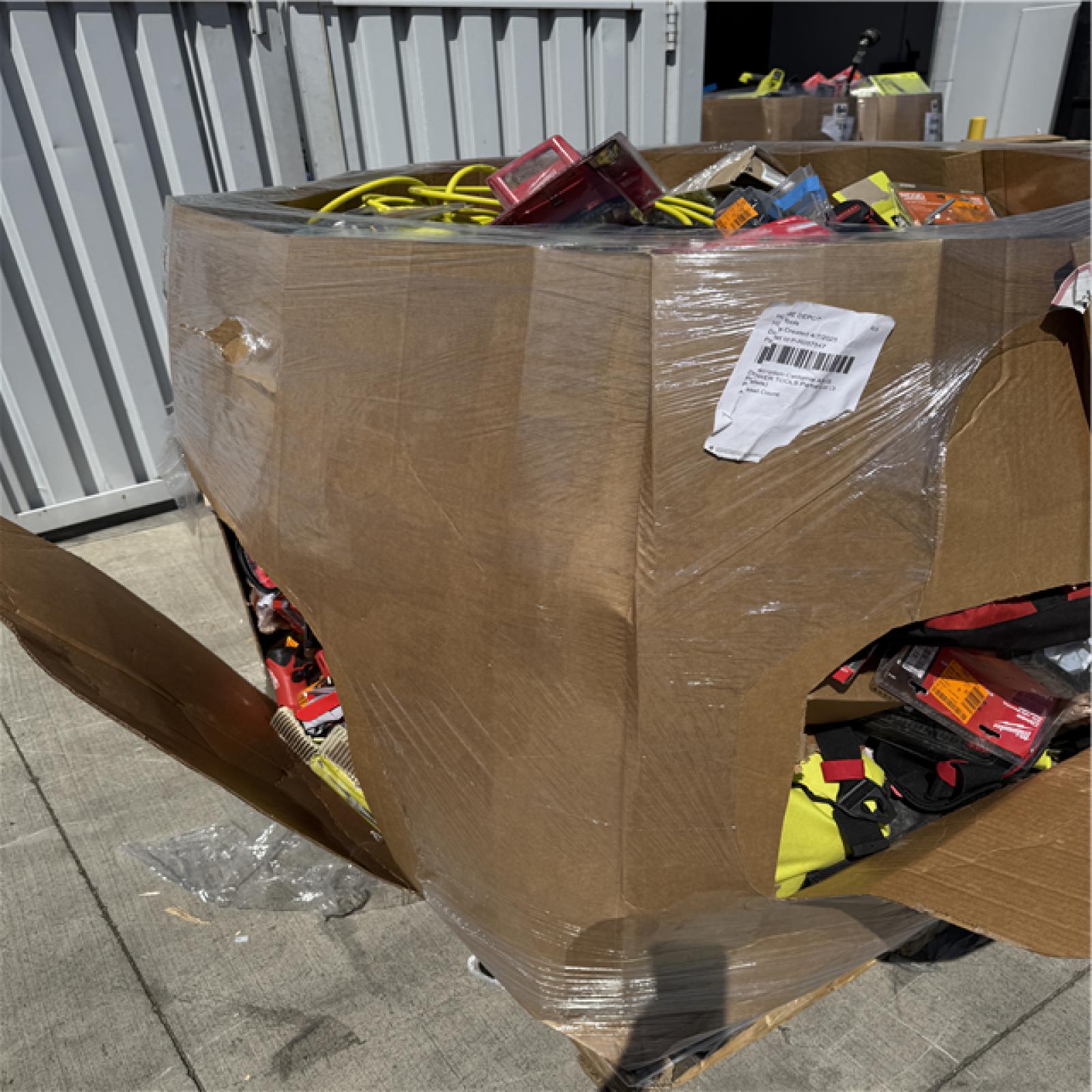 California AS-IS POWER TOOLS Partial Lot (3 Pallets) P-R057547