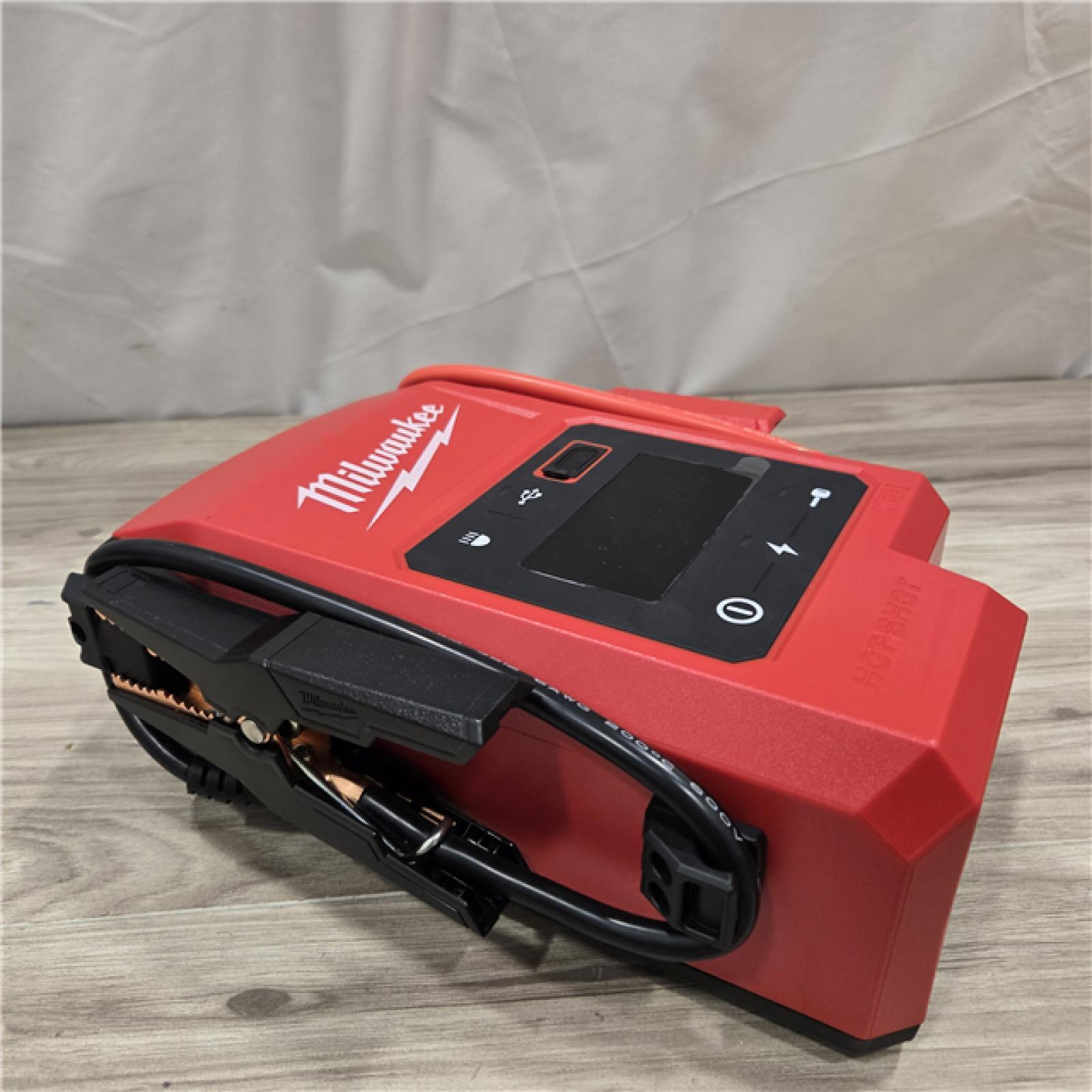 AS-IS Milwaukee M18 18V Cordless 2000 Peak Amp HOTSHOT Jump Starter (Tool-Only)
