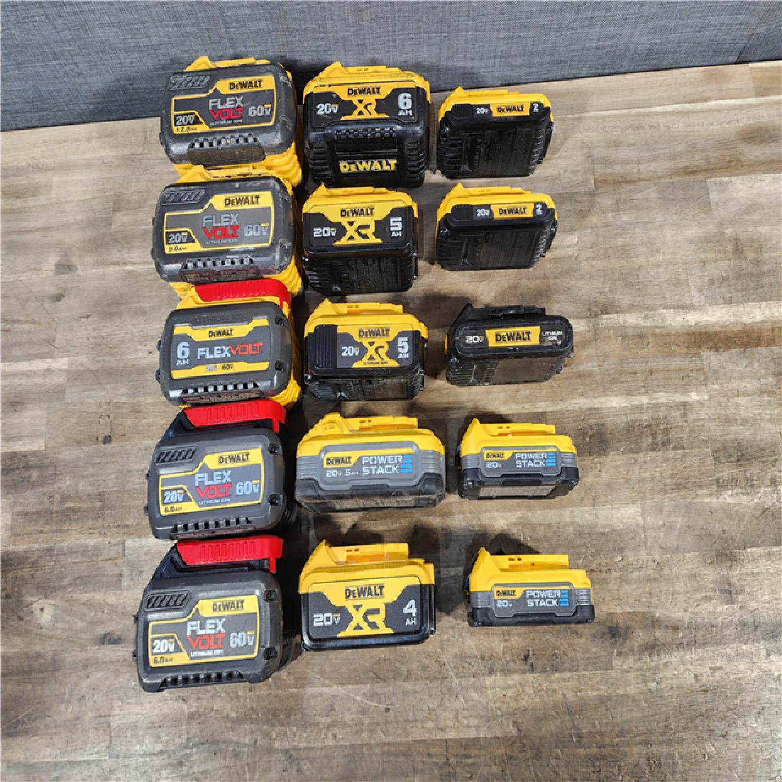 HOUSTON LOCATION - AS-IS DEWALT BATTERY PACK QTY - 15