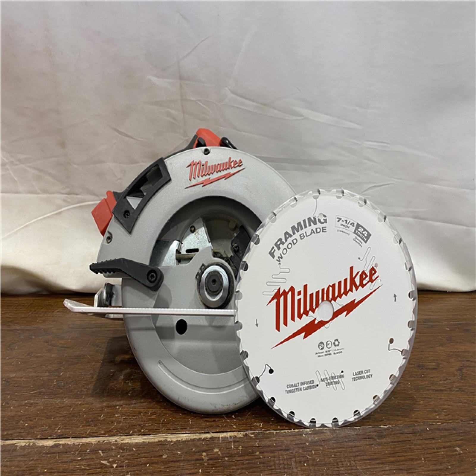 AS-IS Milwaukee M18 7-1/4  18V Brushless Circular Saw 2631-20 (Bare Tool)