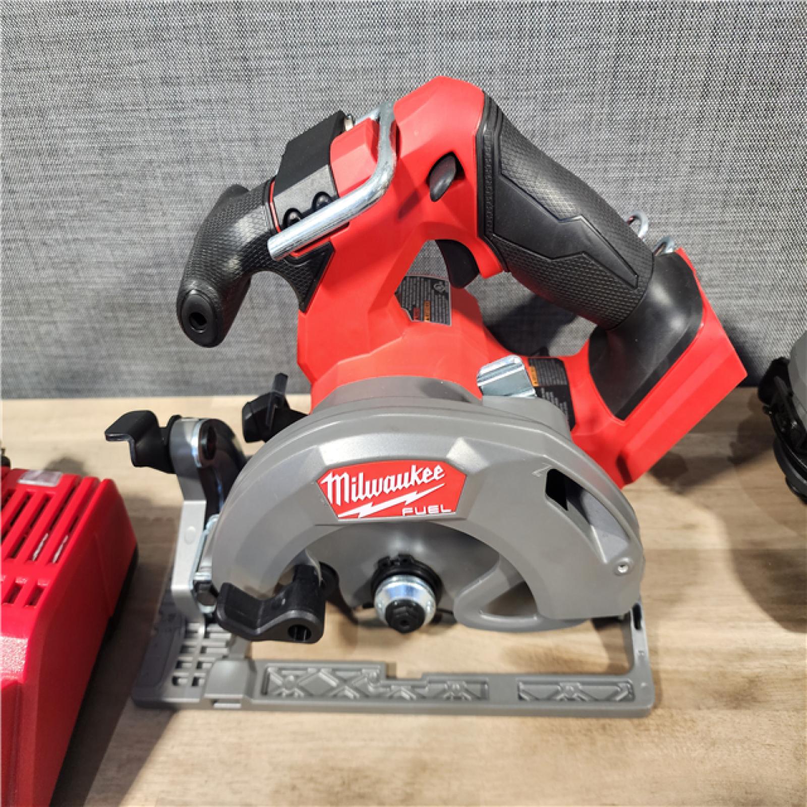 HOUSTON LOCATION - AS-IS MILWAUKEE 3 TOOL COMBO KIT W/ (2) BATTERY & CHARGER