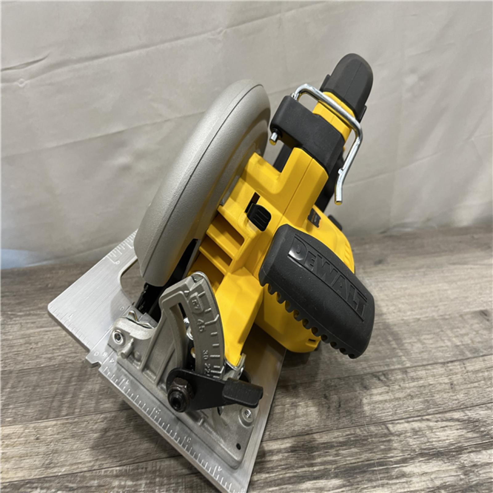 AS-IS DEWALT 20-Volt MAX 7-1/4 in. Cordless Circular Saw (Tool Only)