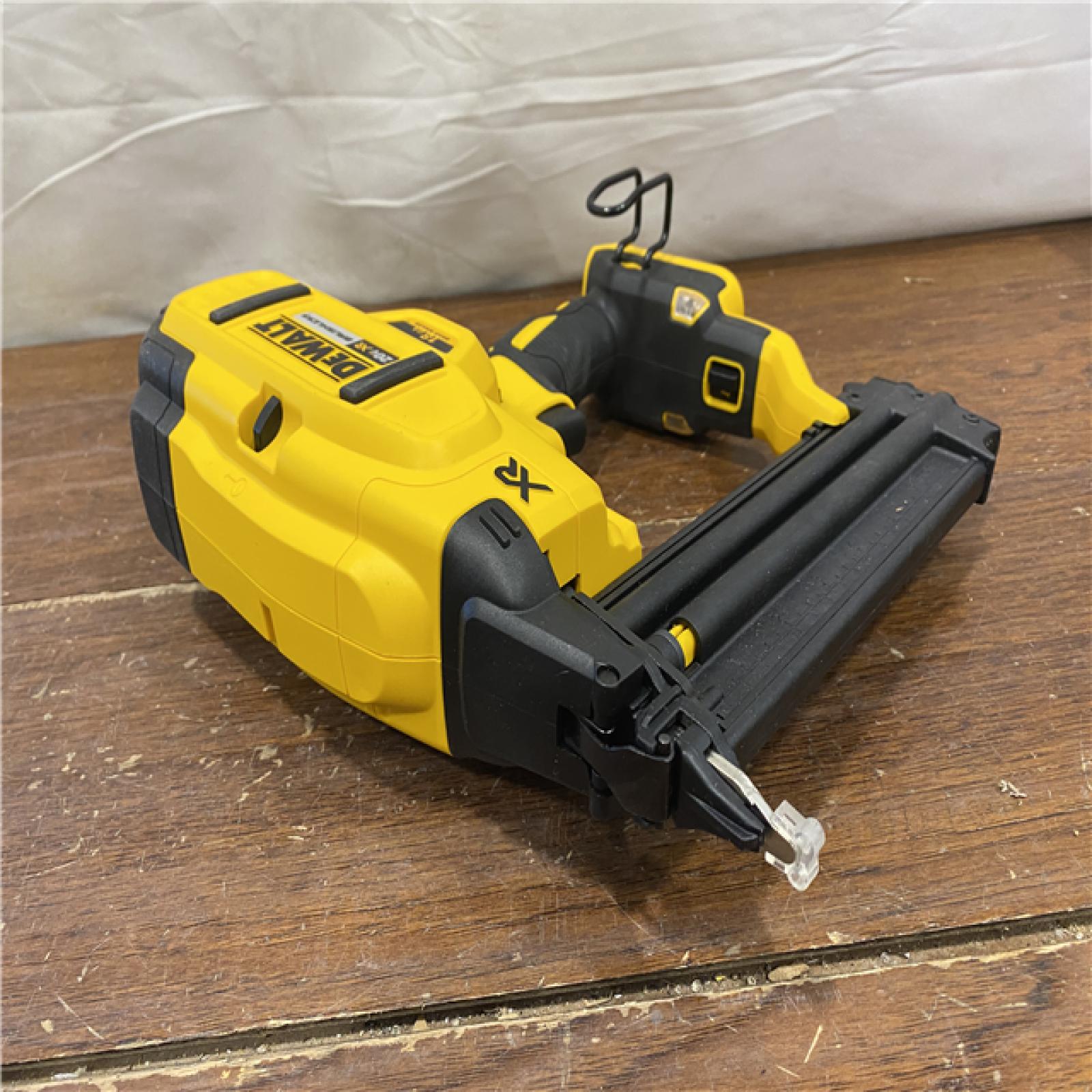 AS-IS DEWALT 20V MAX XR 18 Gauge Brad Nailer Kit