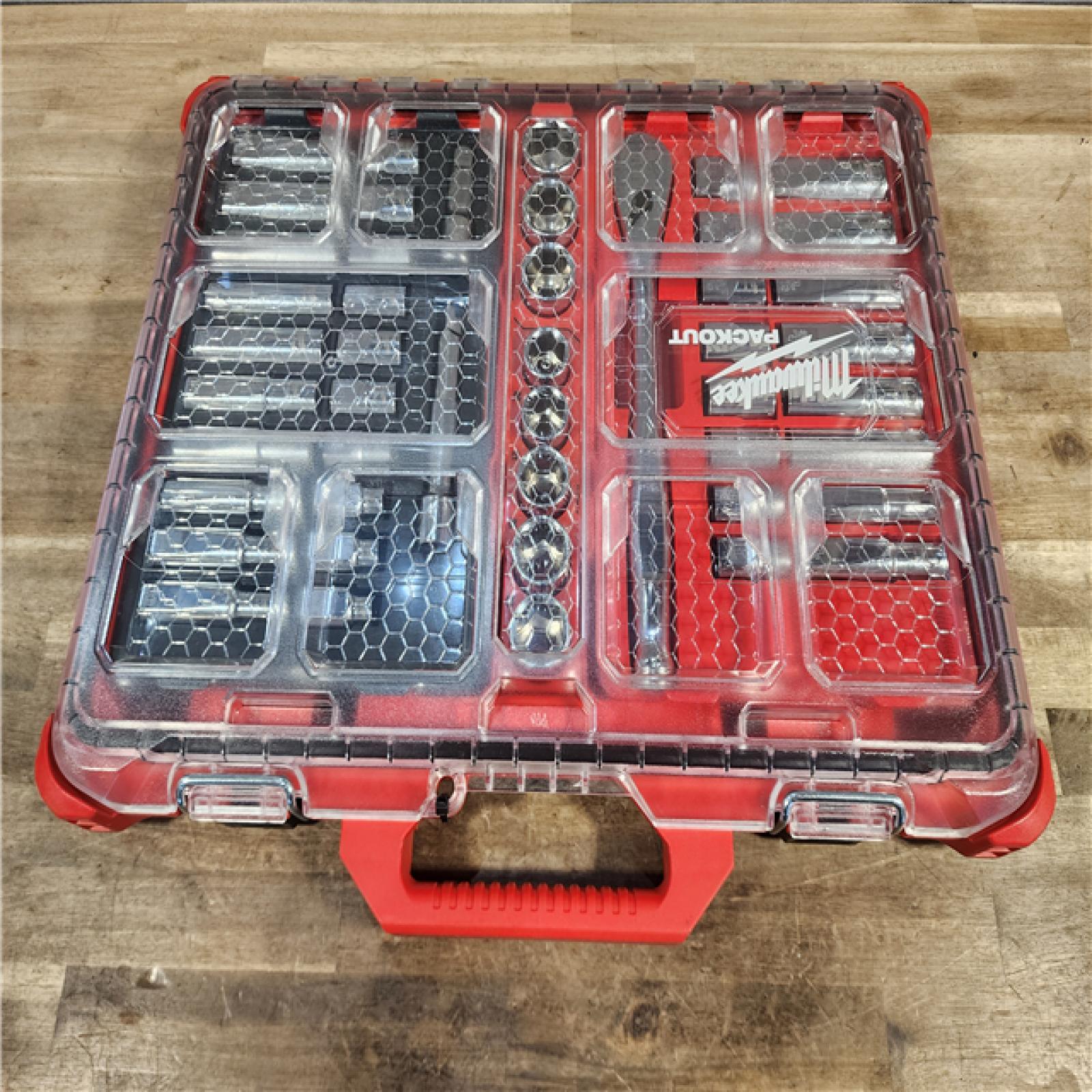 HOUSTON LOCATION - AS-IS (APPEARS LIKE NEW) MILWAUKEE 1/2 DRIVE METRIC & SAE RATCHET AND SOCKET SET