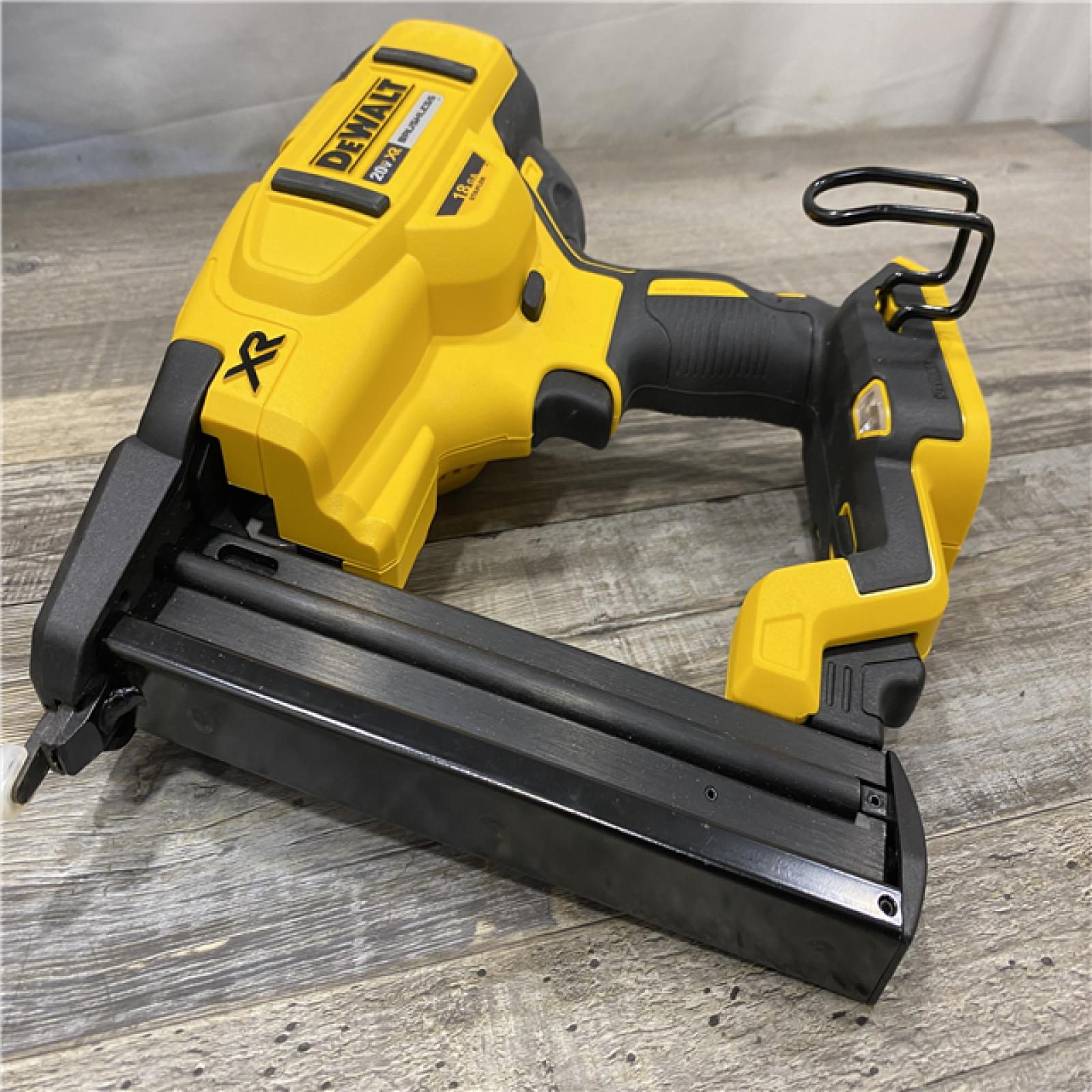 AS-IS DEWALT 20V MAX XR Lithium-Ion Cordless 18-Gauge Narrow Crown Stapler Kit