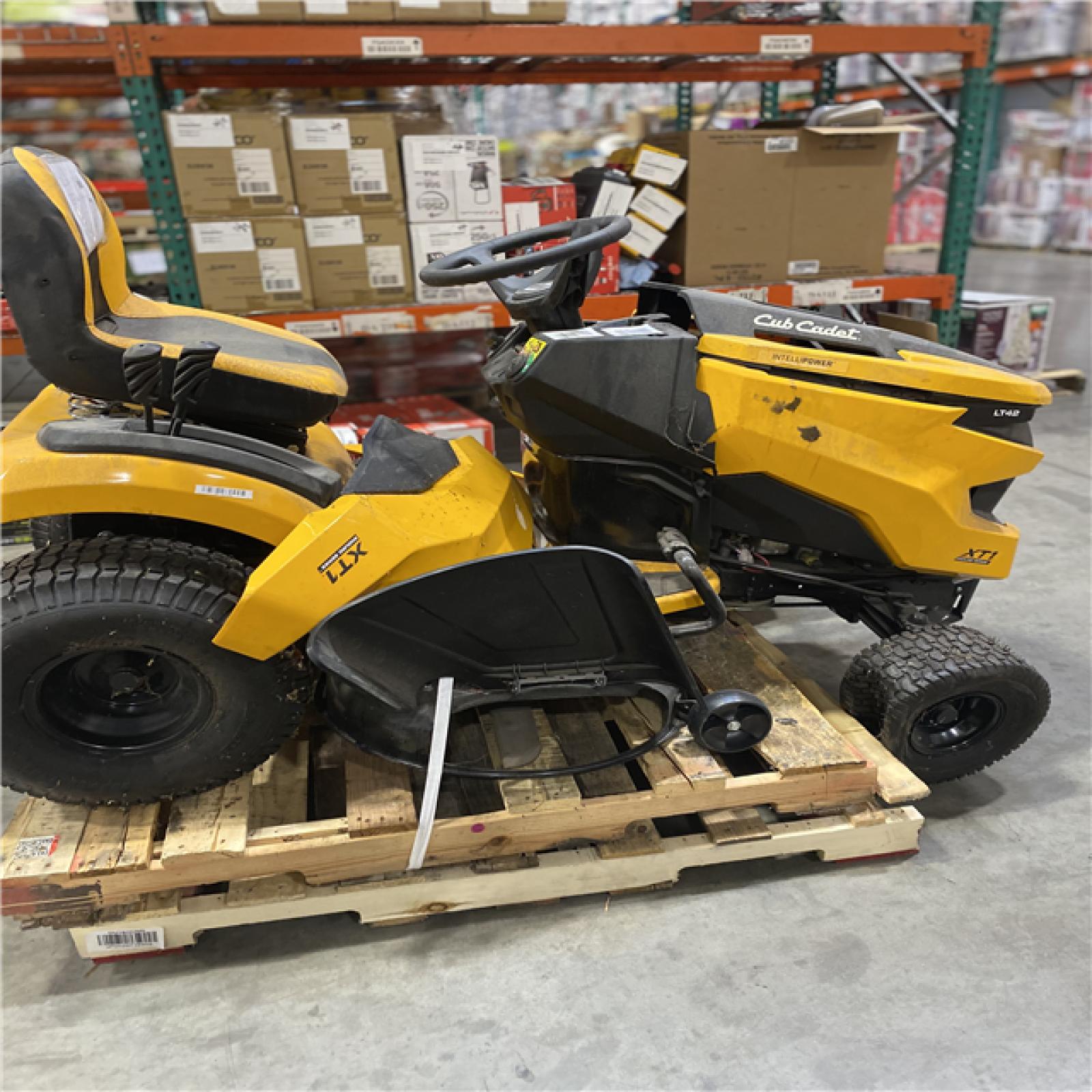 Dallas Location - As-IsCub Cadet XT1 Enduro LT 42 in. 547cc Engine Gas Riding Lawn Tractor