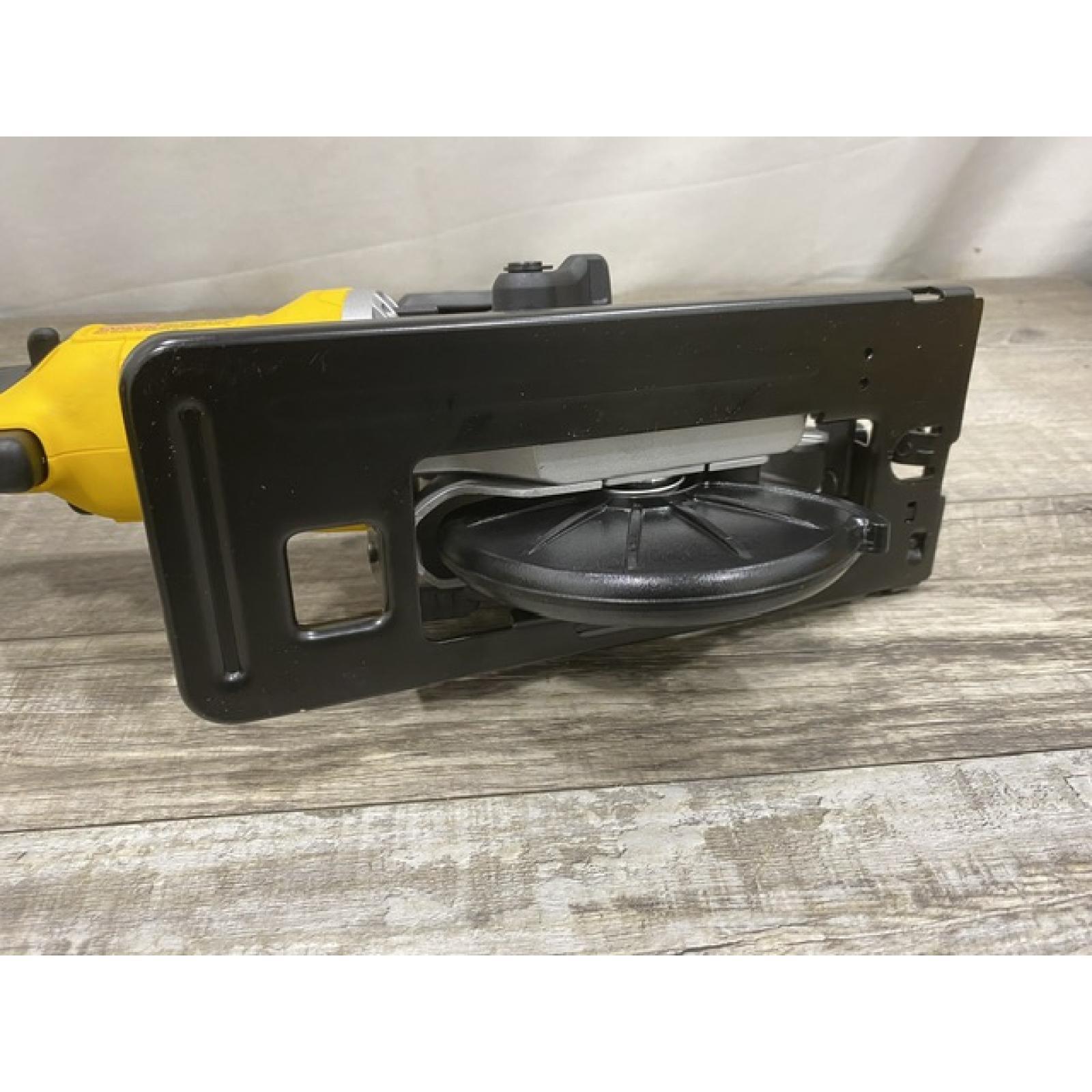 AS-IS DEWALT ATOMIC 20V MAX Cordless Brushless 4-1/2 in. Circular Saw (Tool Only)