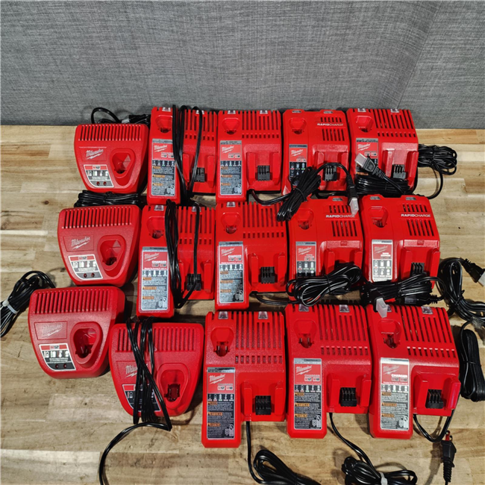 HOUSTON LOCATION - AS-IS MILWAUKEE BATTERY CHARGER PACK QTY - 15