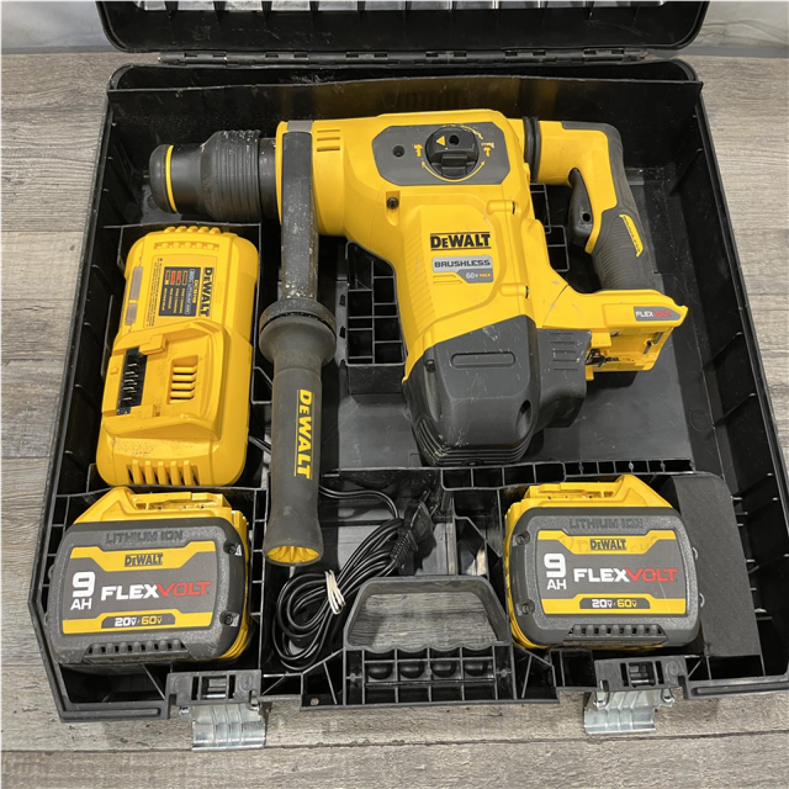 AS-IS DEWALT FLEXVOLT 60V MAX Cordless Brushless 1-9/16 in. SDS MAX Combination Rotary Hammer Kit