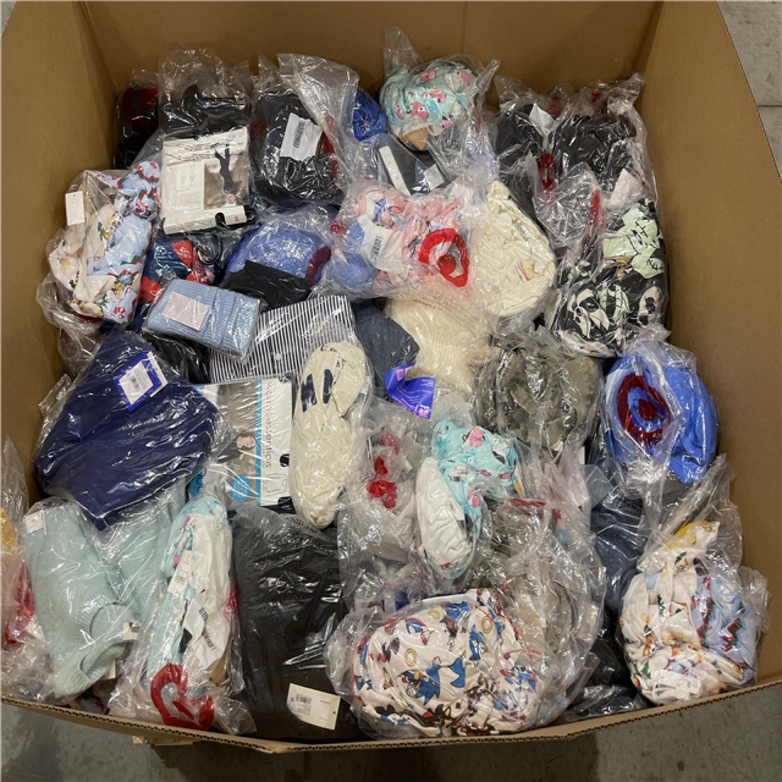 DALLAS LOCATION- NEW! BULLSEYE MIXED CLOTHING PALLET (750 Units)