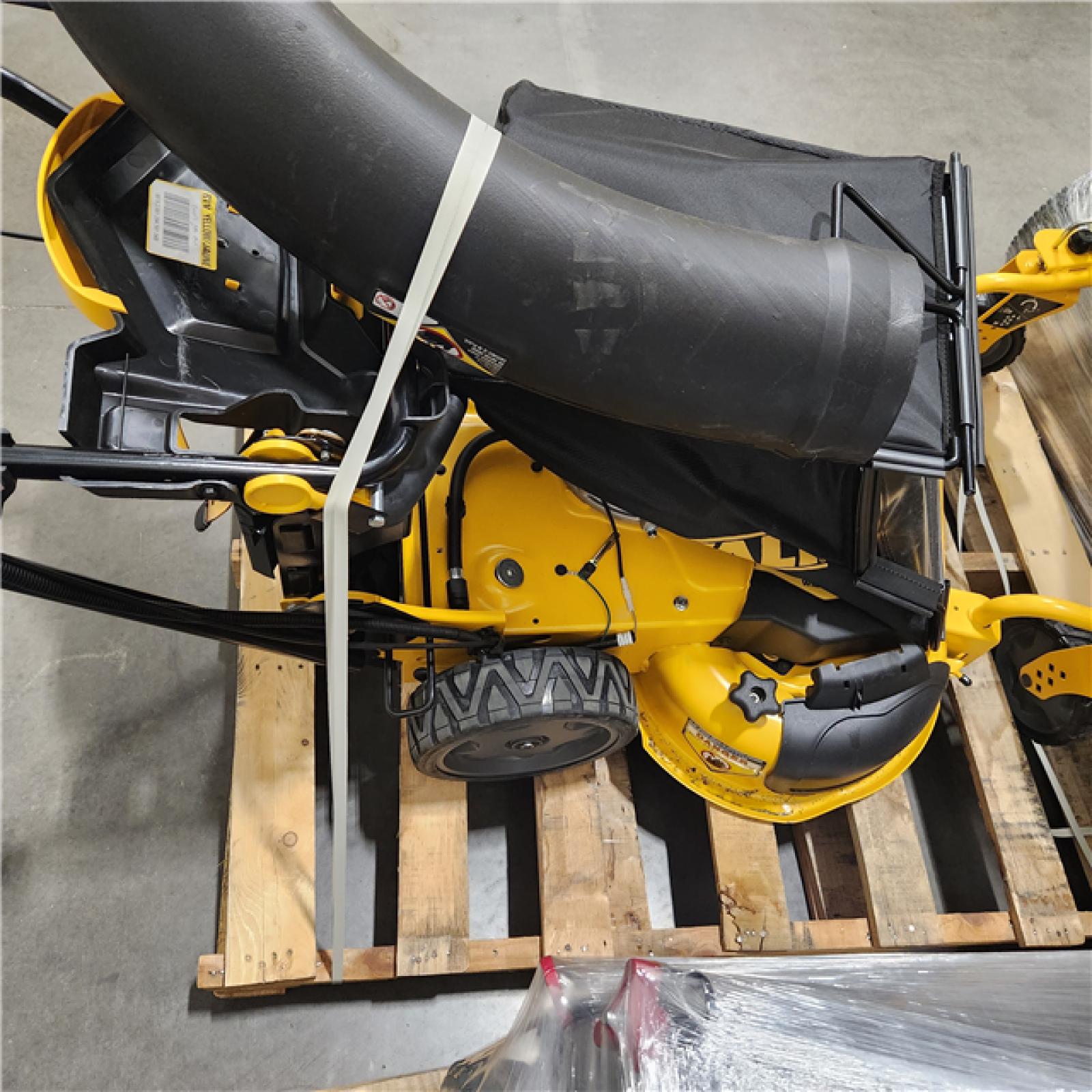 Dallas Location - As-Is DEWALT 28 in. 224cc Lawn Mower