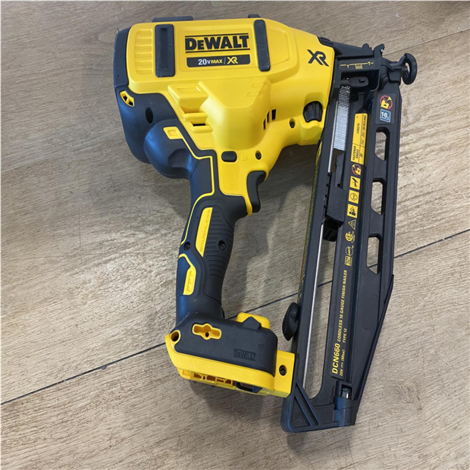 AS-IS DEWALT 20V MAX XR 16-Gauge Electric Cordless Angled Finishing Nailer Kit