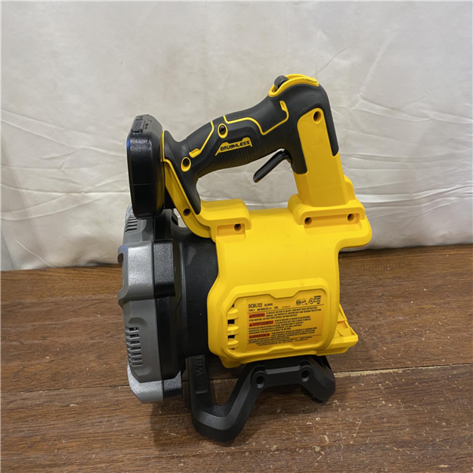 AS-IS DEWALT 20V MAX* XR Brushless Cordless Handheld Blower Kit