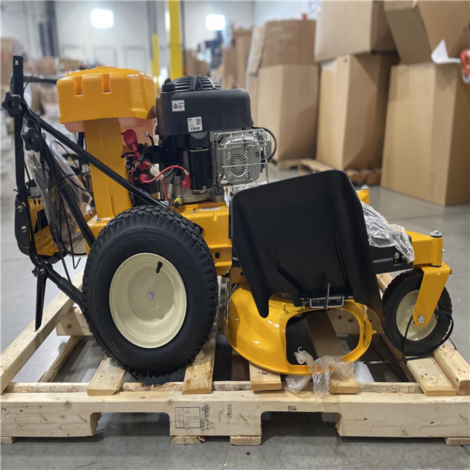 DALLAS LOCATION - CLUB CADET Lawn Mower 33 In Cutting Width 344 Cc Engine 2-blade