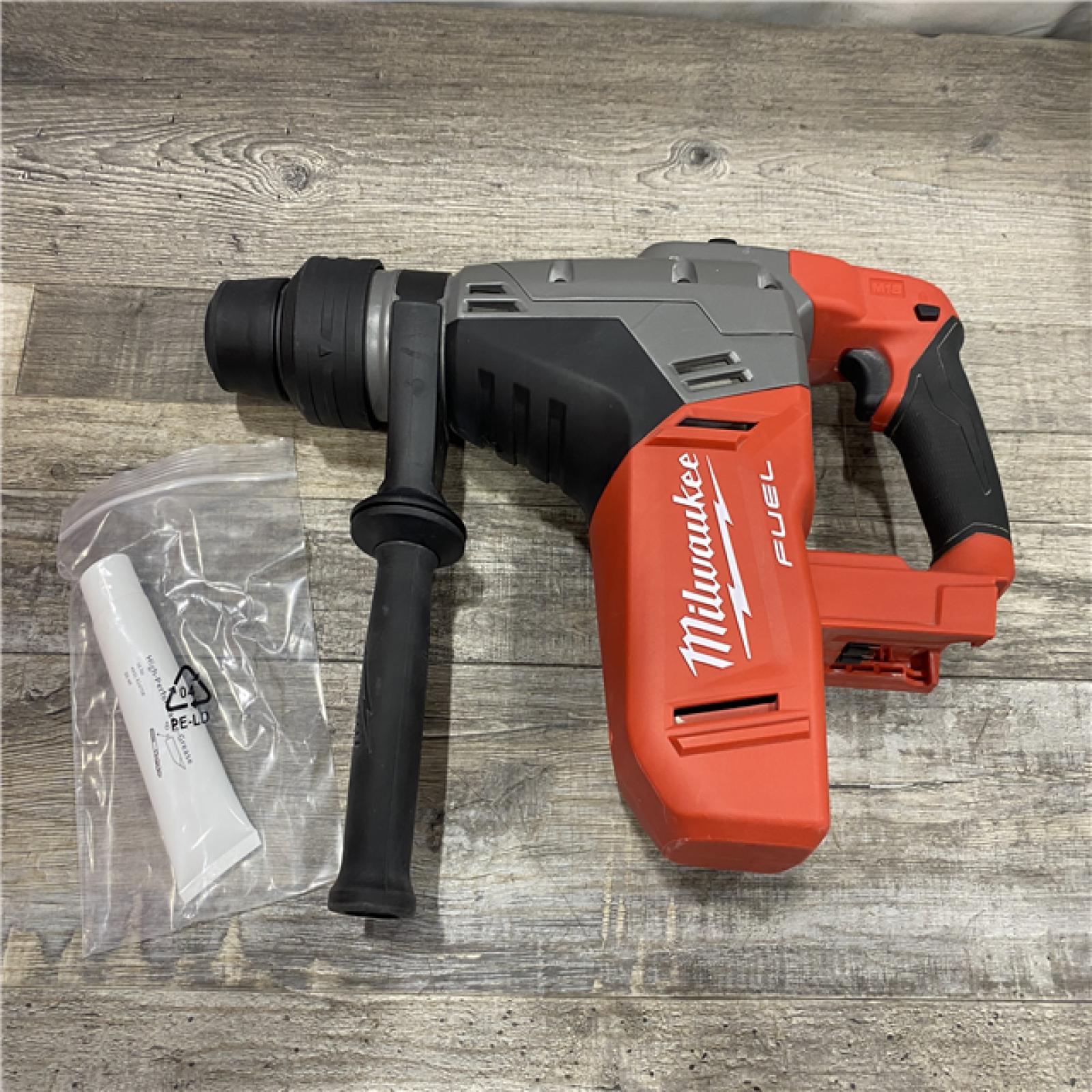 AS-IS Milwaukee FUEL 18V Lithium-Ion Brushless Cordless 1-9/16 in. (Tool-Only)