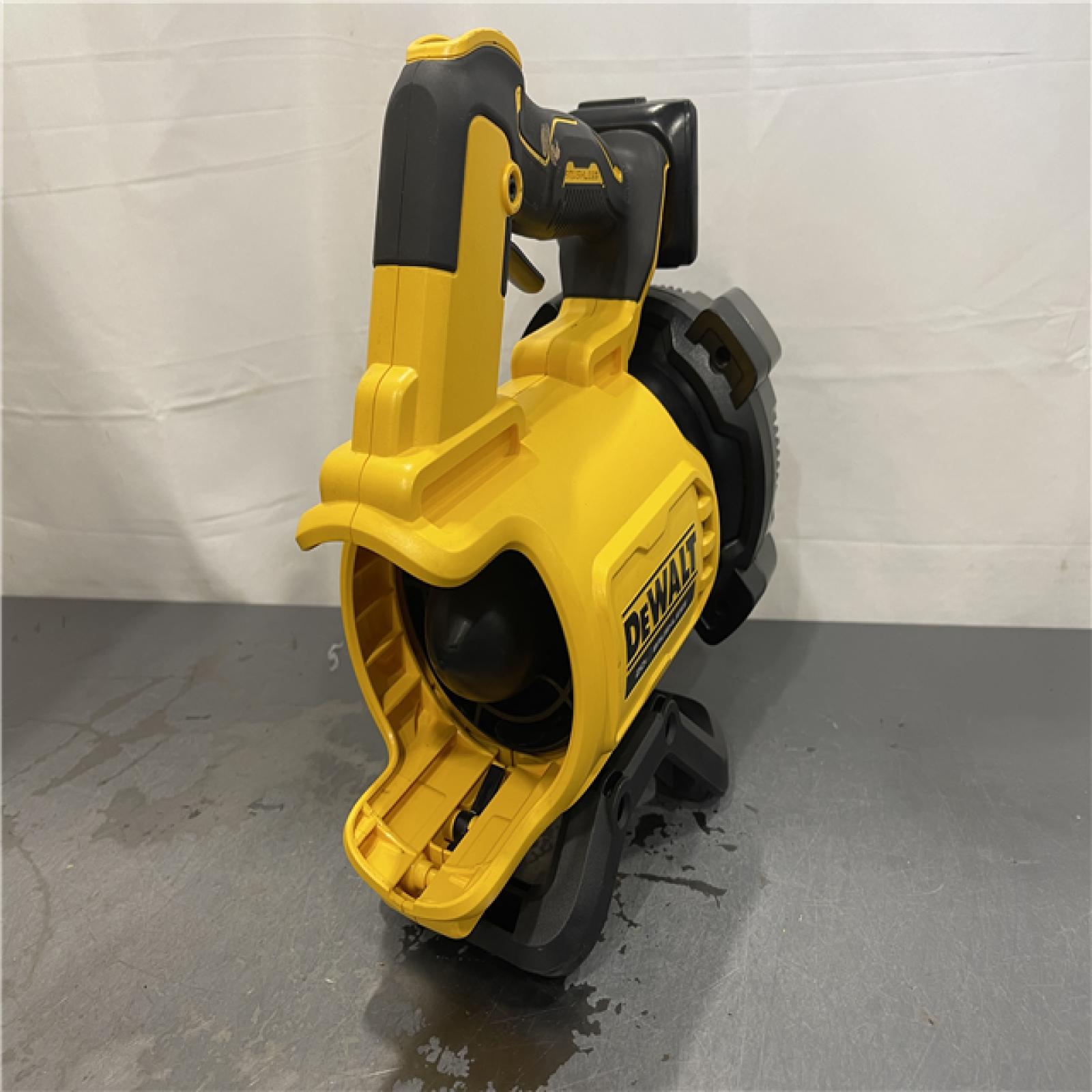 AS-IS - DEWALT 20V MAX 125 MPH 450 CFM Brushless Cordless Handheld Leaf Blower with Concentrator Nozzle