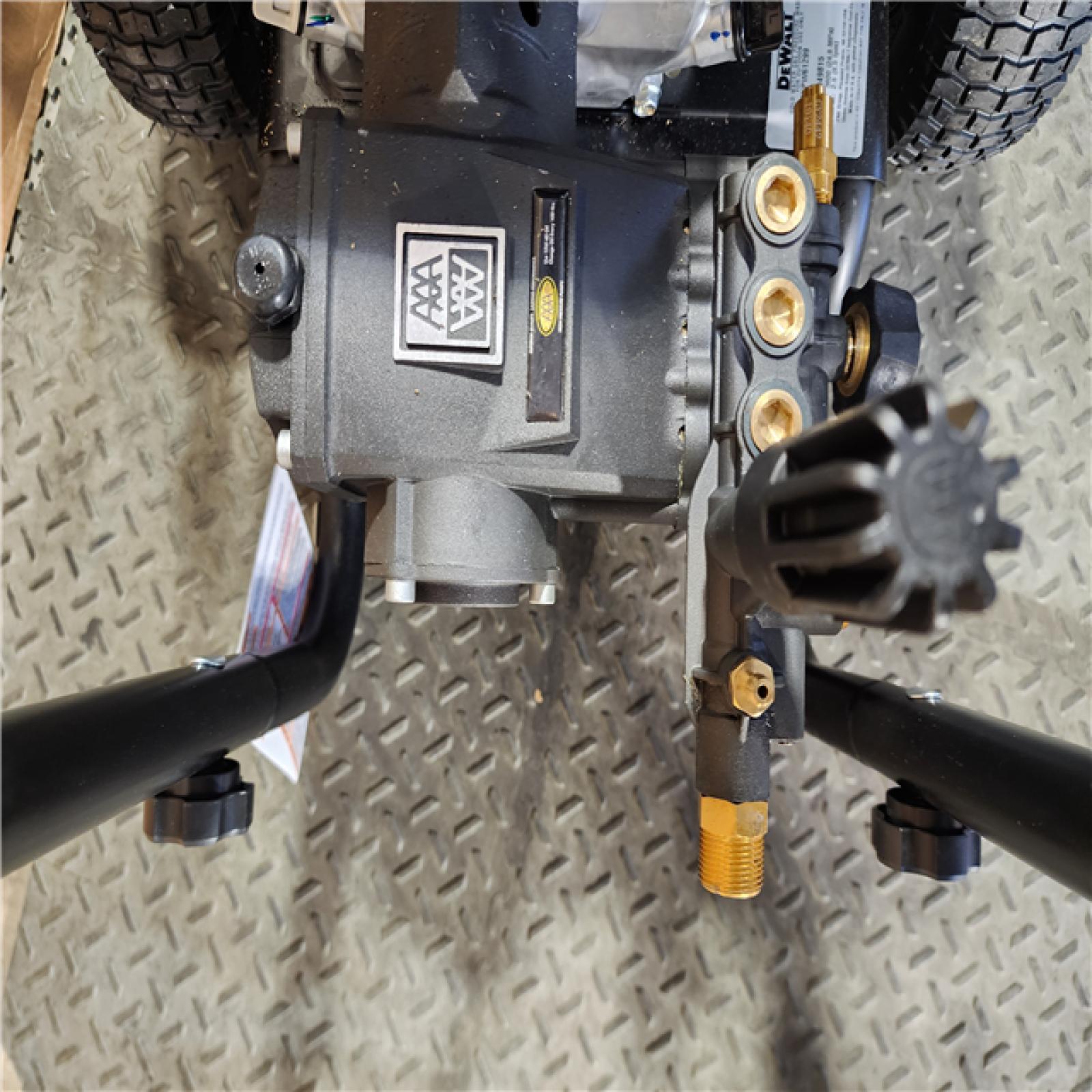 HOUSTON LOCATION - AS-IS DEWALT 3600 PSI 2.5 GPM Gas Cold Water Professional Pressure Washer with HONDA GX200 Engine