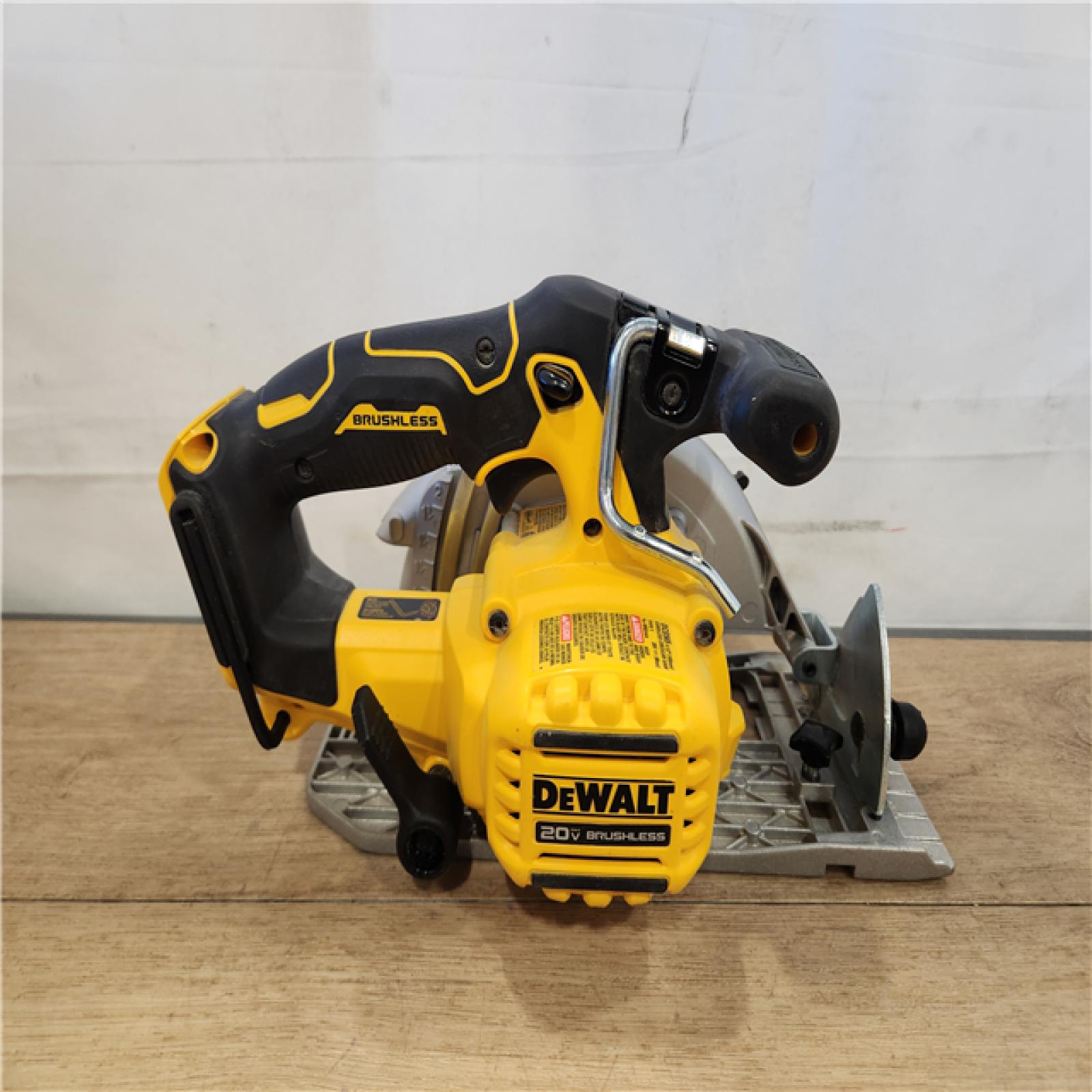AS-IS- DeWALT 20V Max Brushless 6.5   Cordless Circular Saw