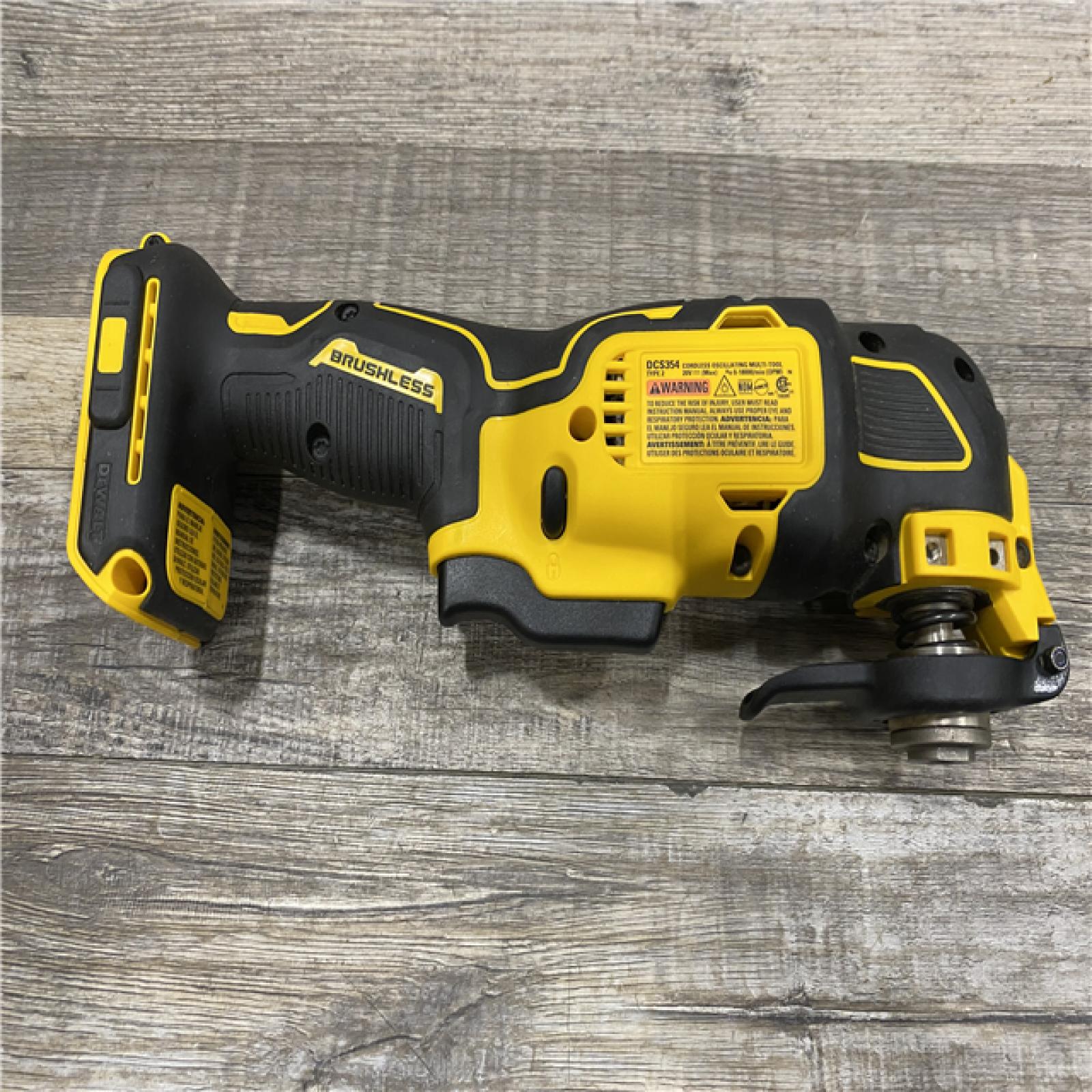 AS-IS DEWALT ATOMIC 20V MAX Cordless Brushless Oscillating Multi Tool Kit