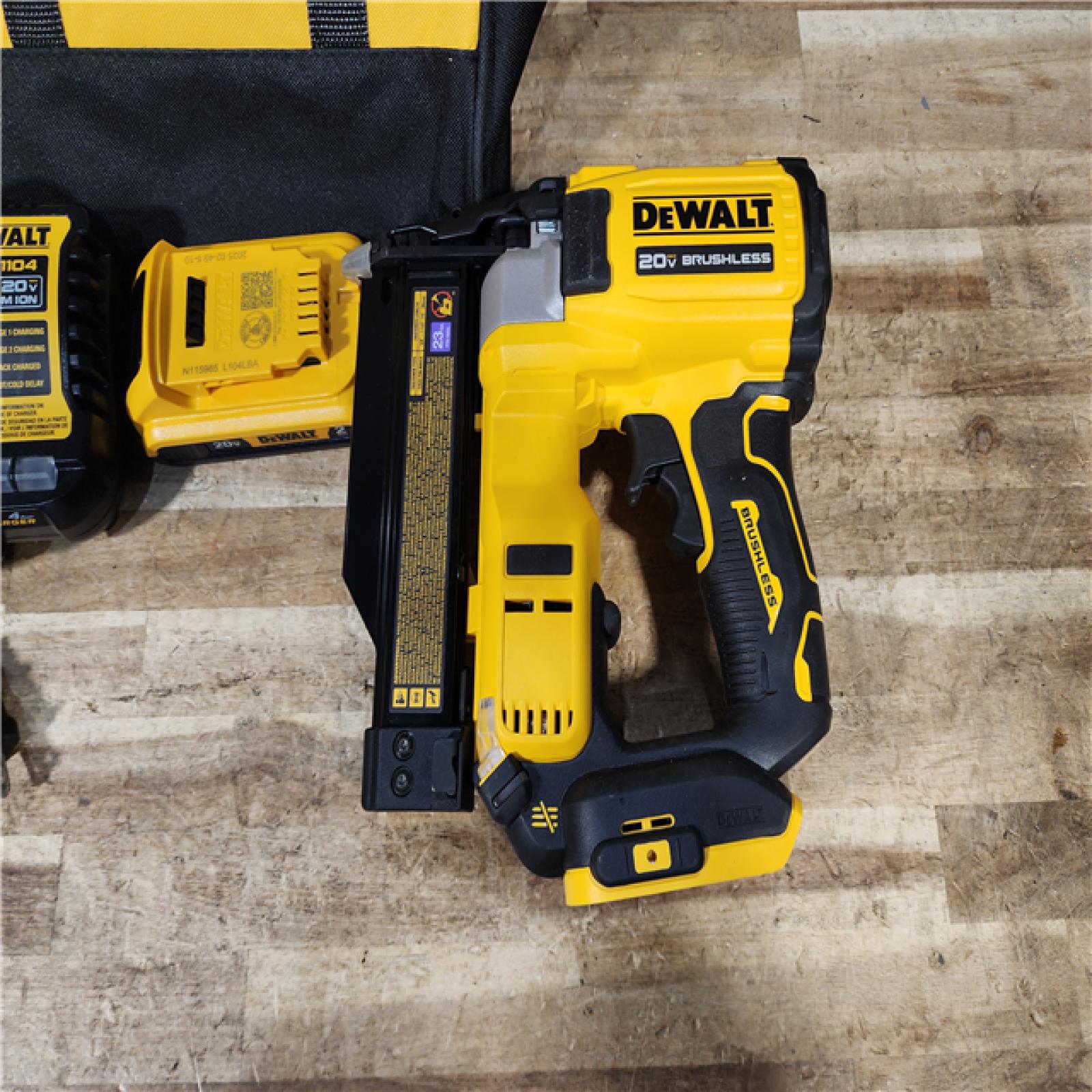 HOUSTON LOCATION - AS - IS DEWALT ATOMIC 20V MAX Lithium Ion Cordless 23 Gauge Pin Nailer Kit