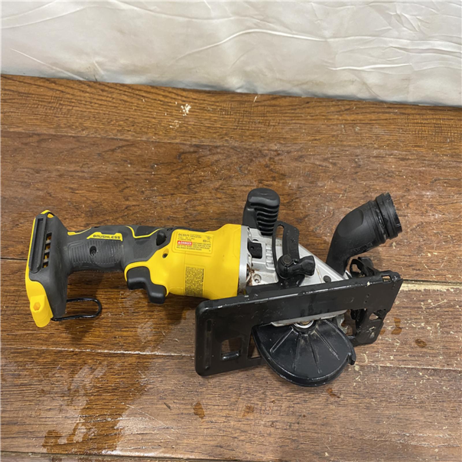 AS-IS DEWALT ATOMIC 20V MAX Cordless Brushless 4-1/2 in. Circular Saw (Tool Only)