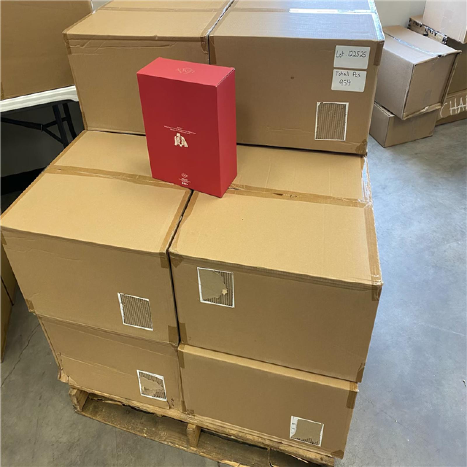 Pittston location as-is Lenox Christmas products (954 UNITS/ 2 pallets)